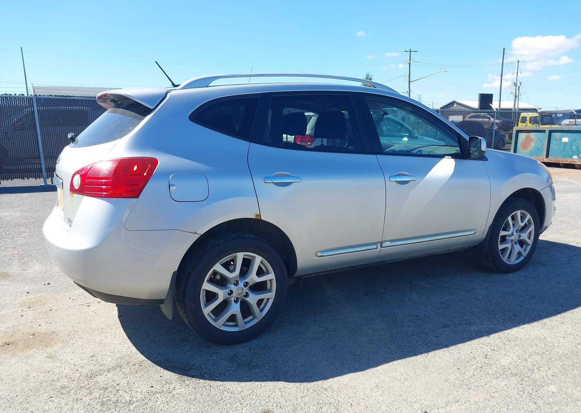 2013 NISSAN ROGUE S