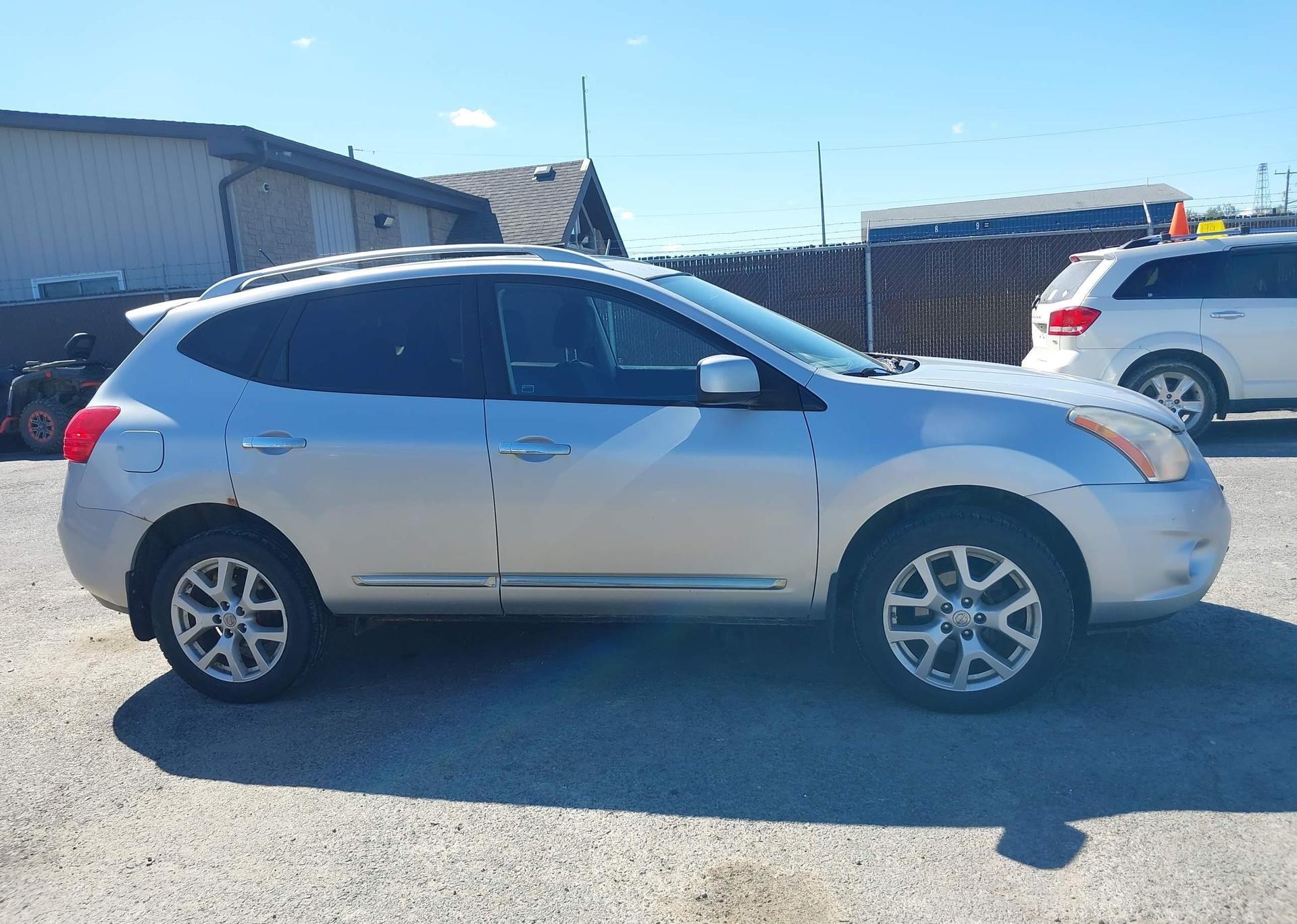 2013 NISSAN ROGUE S