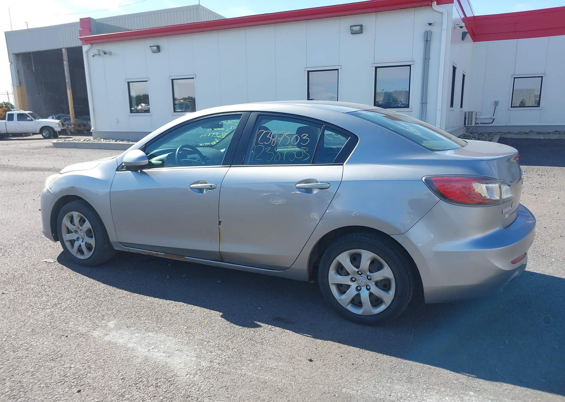 2013 MAZDA 3 I