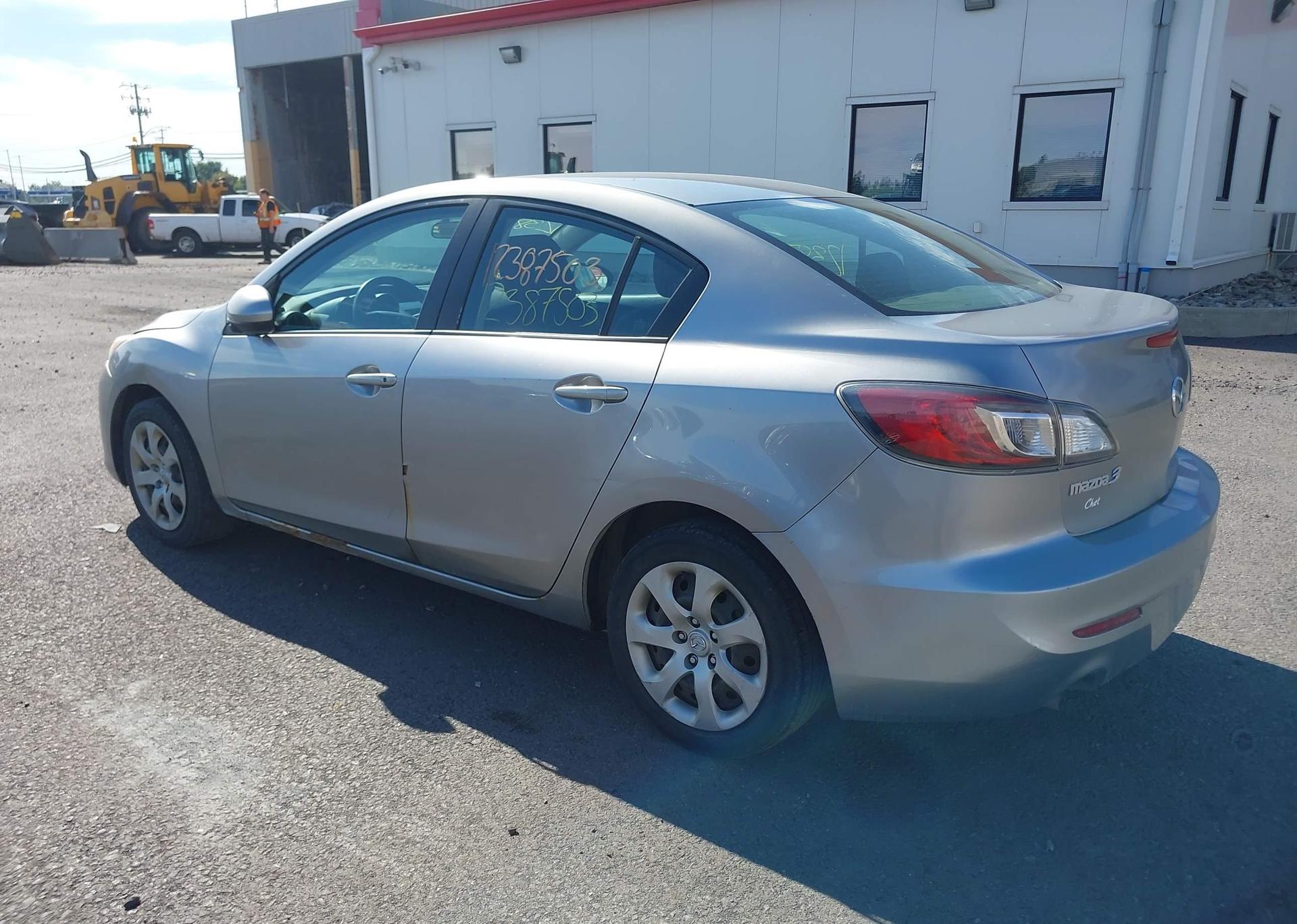 2013 MAZDA 3 I
