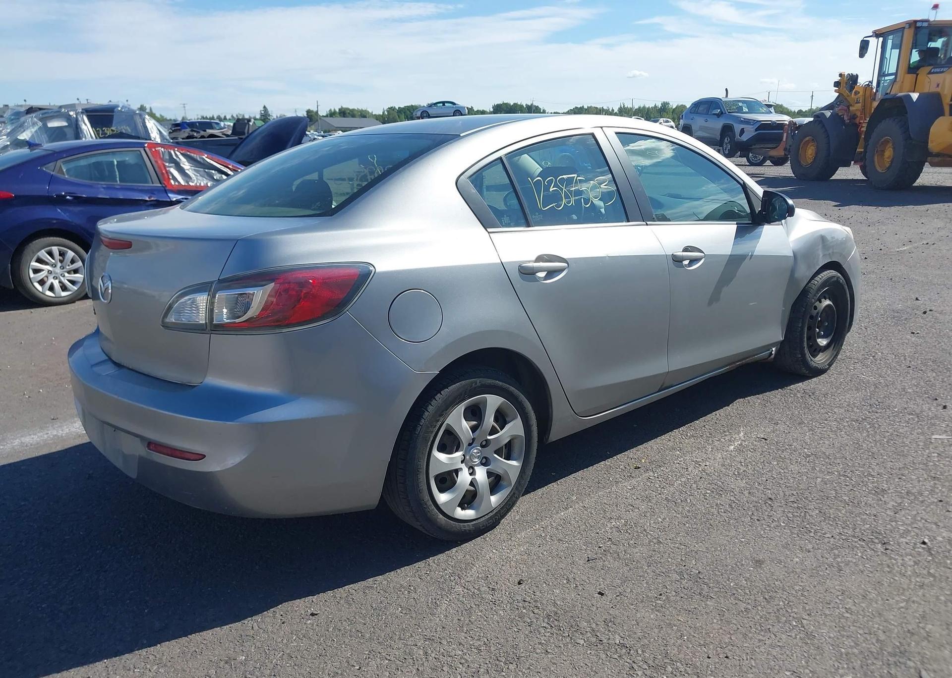 2013 MAZDA 3 I