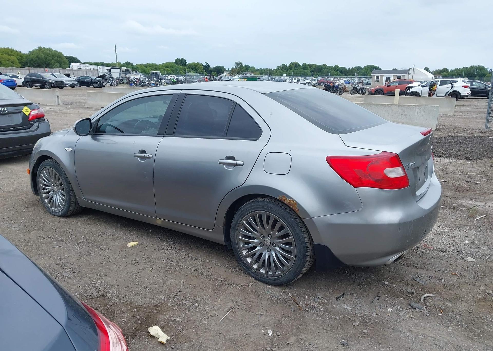 2011 SUZUKI KIZASHI S