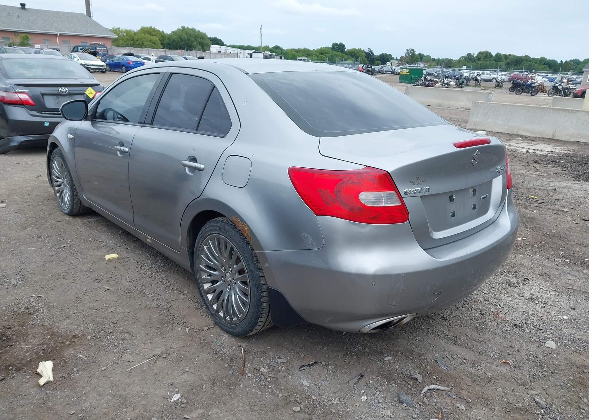 2011 SUZUKI KIZASHI S