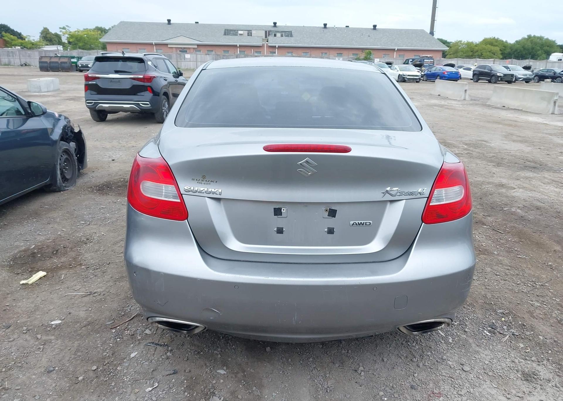 2011 SUZUKI KIZASHI S