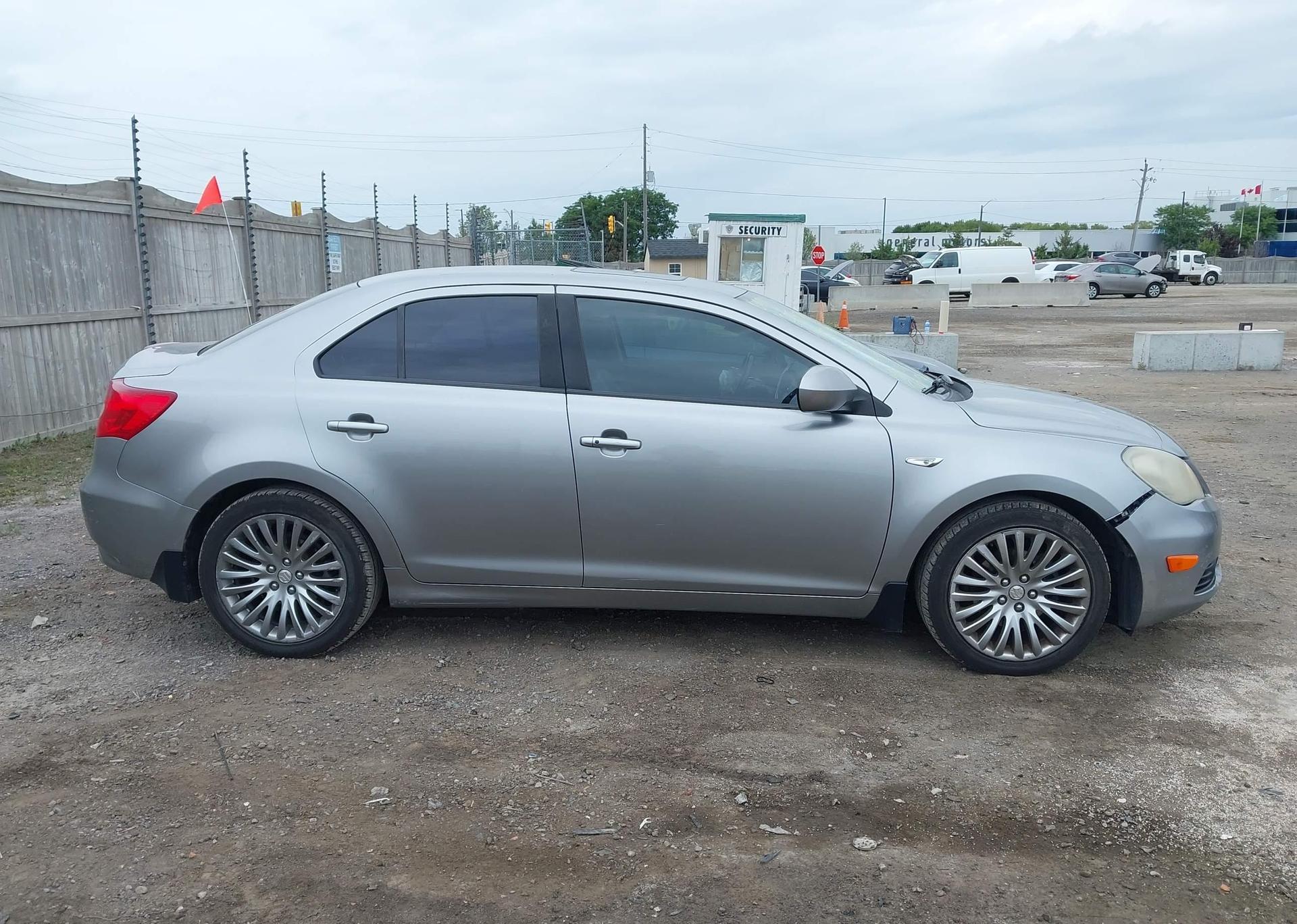 2011 SUZUKI KIZASHI S