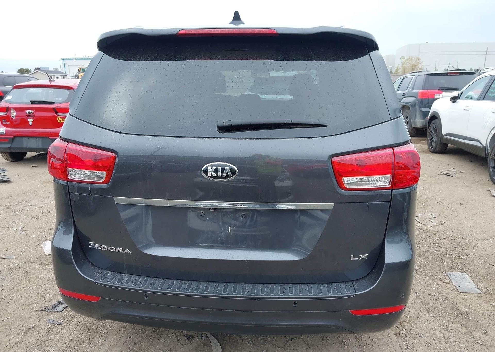 2018 KIA SEDONA LX