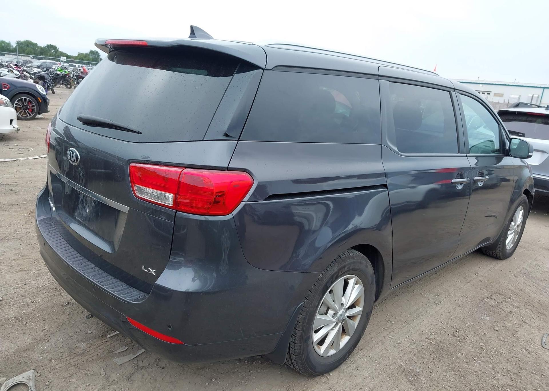 2018 KIA SEDONA LX