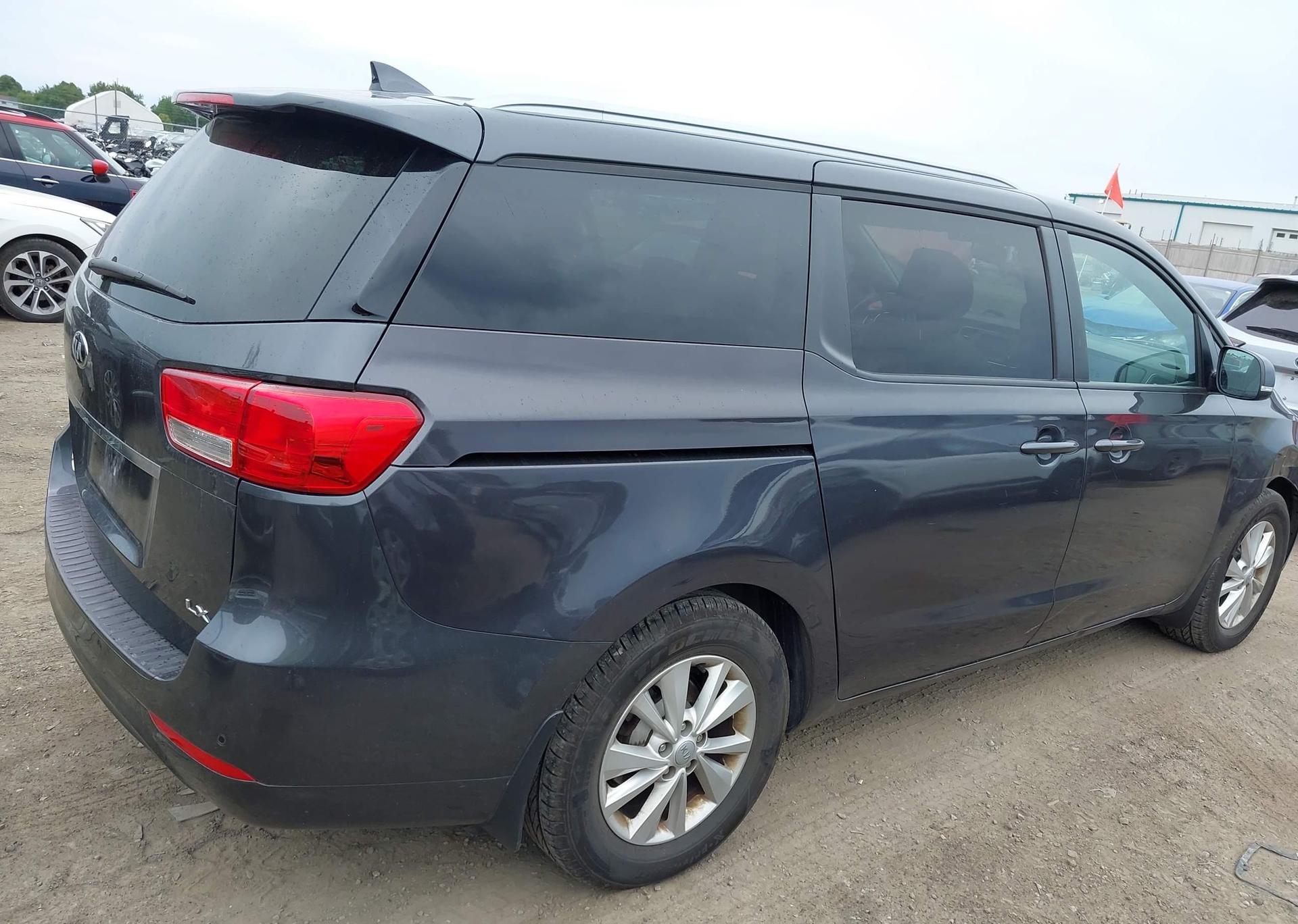 2018 KIA SEDONA LX