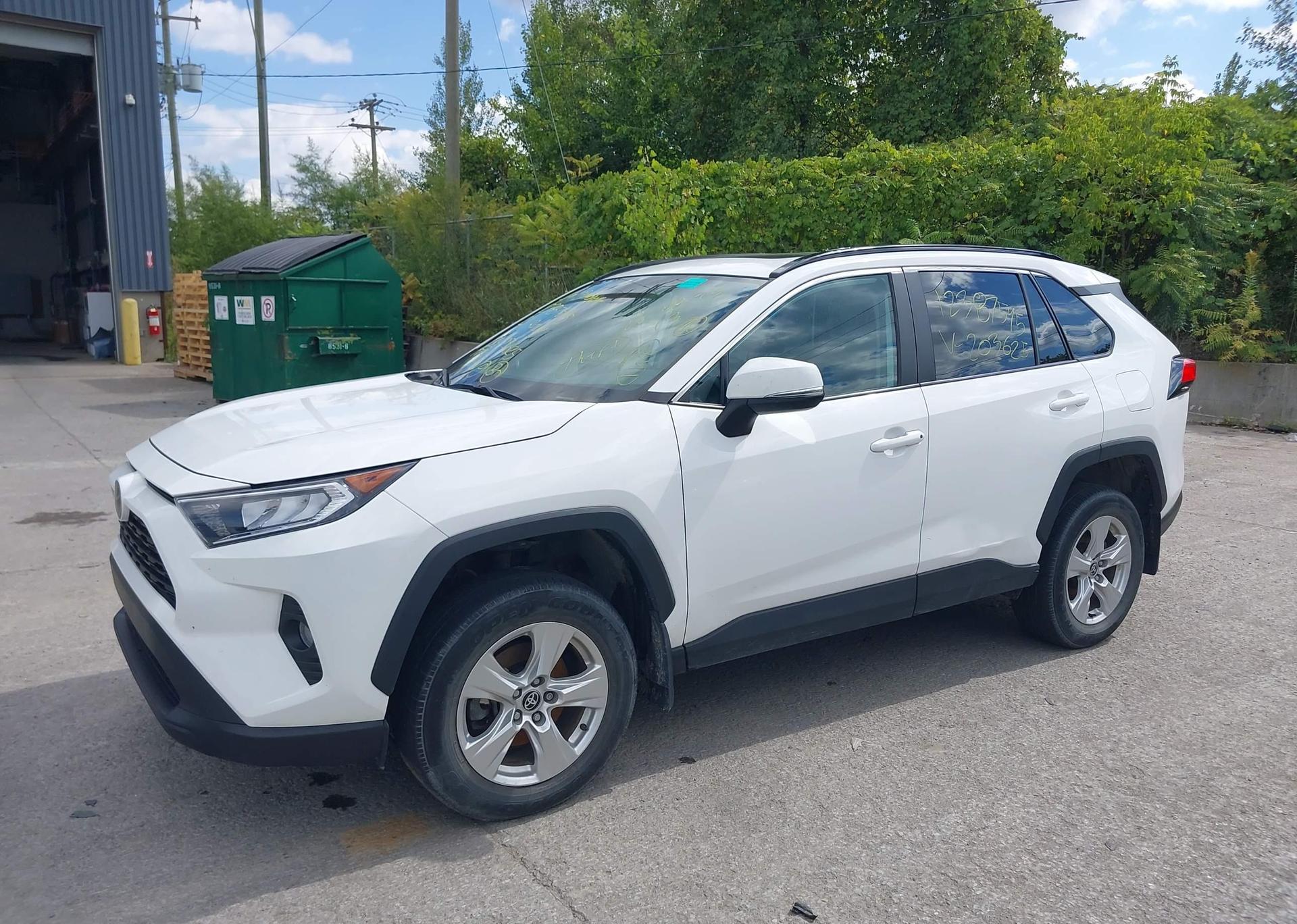 2021 TOYOTA RAV4 XLE