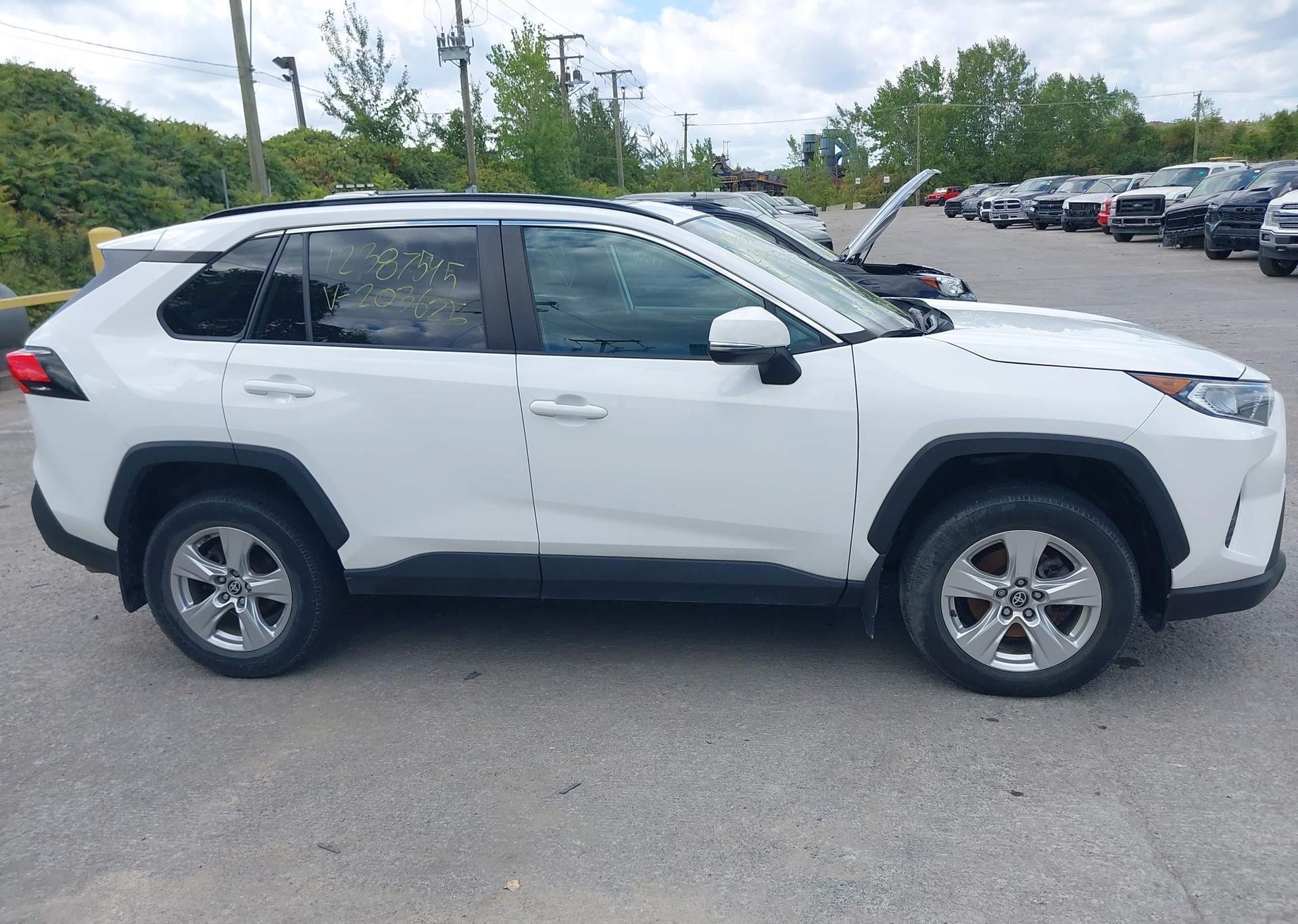 2021 TOYOTA RAV4 XLE