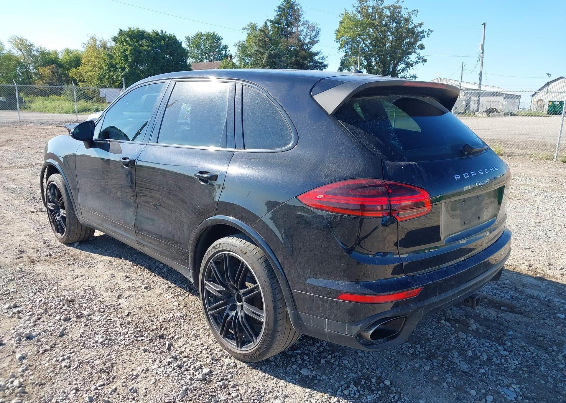 2017 PORSCHE CAYENNE