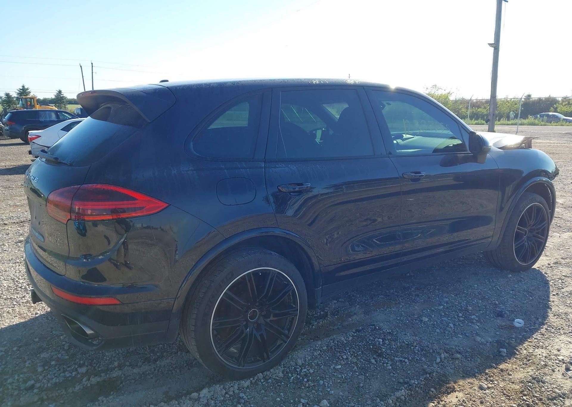 2017 PORSCHE CAYENNE