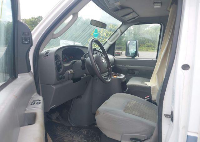2005 FORD ECONOLINE E450 SUPER DUTY CUTWY VAN
