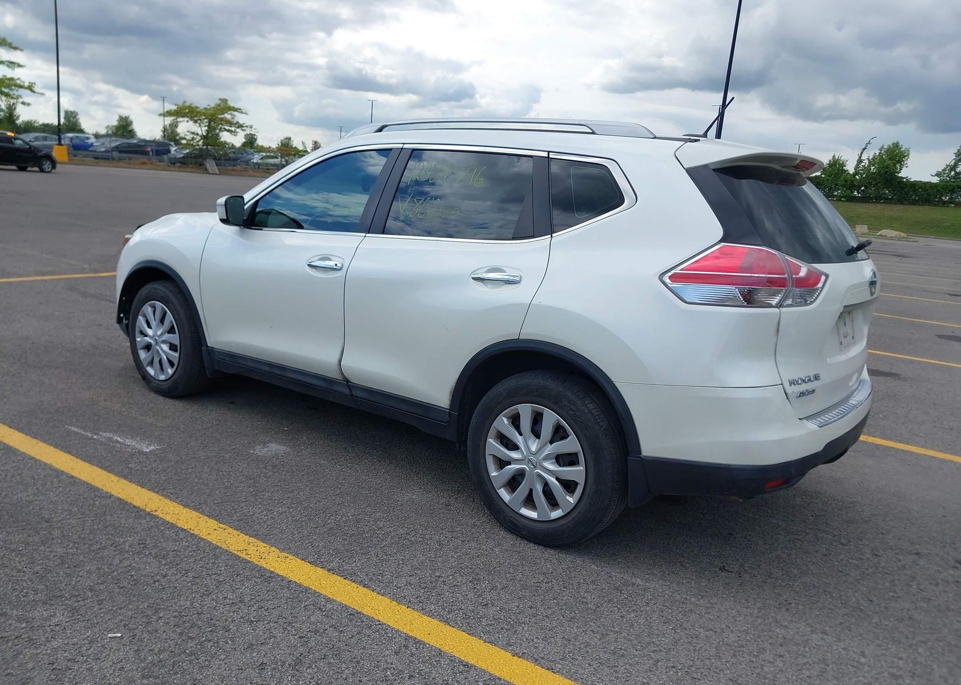 2015 NISSAN ROGUE