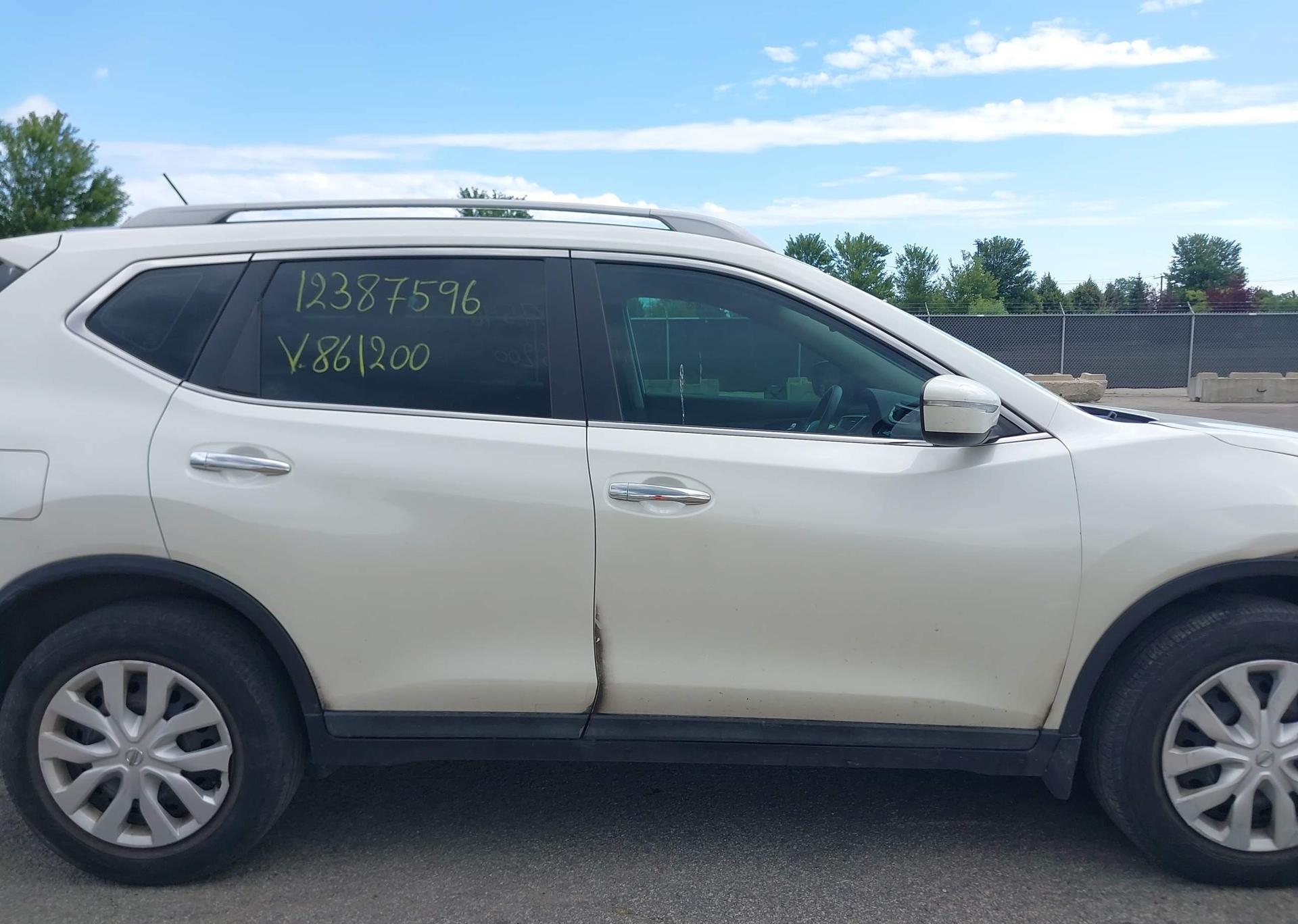 2015 NISSAN ROGUE