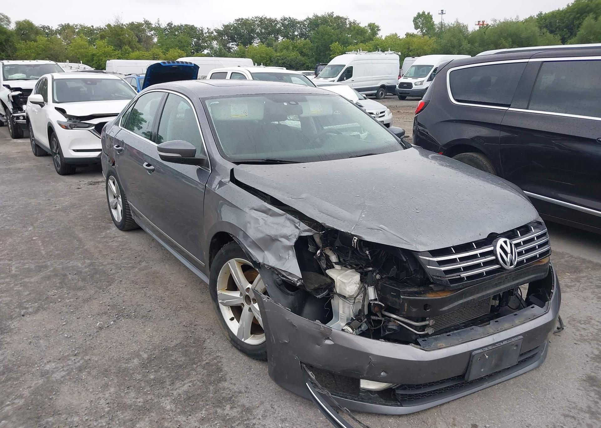 2013 VOLKSWAGEN PASSAT SE