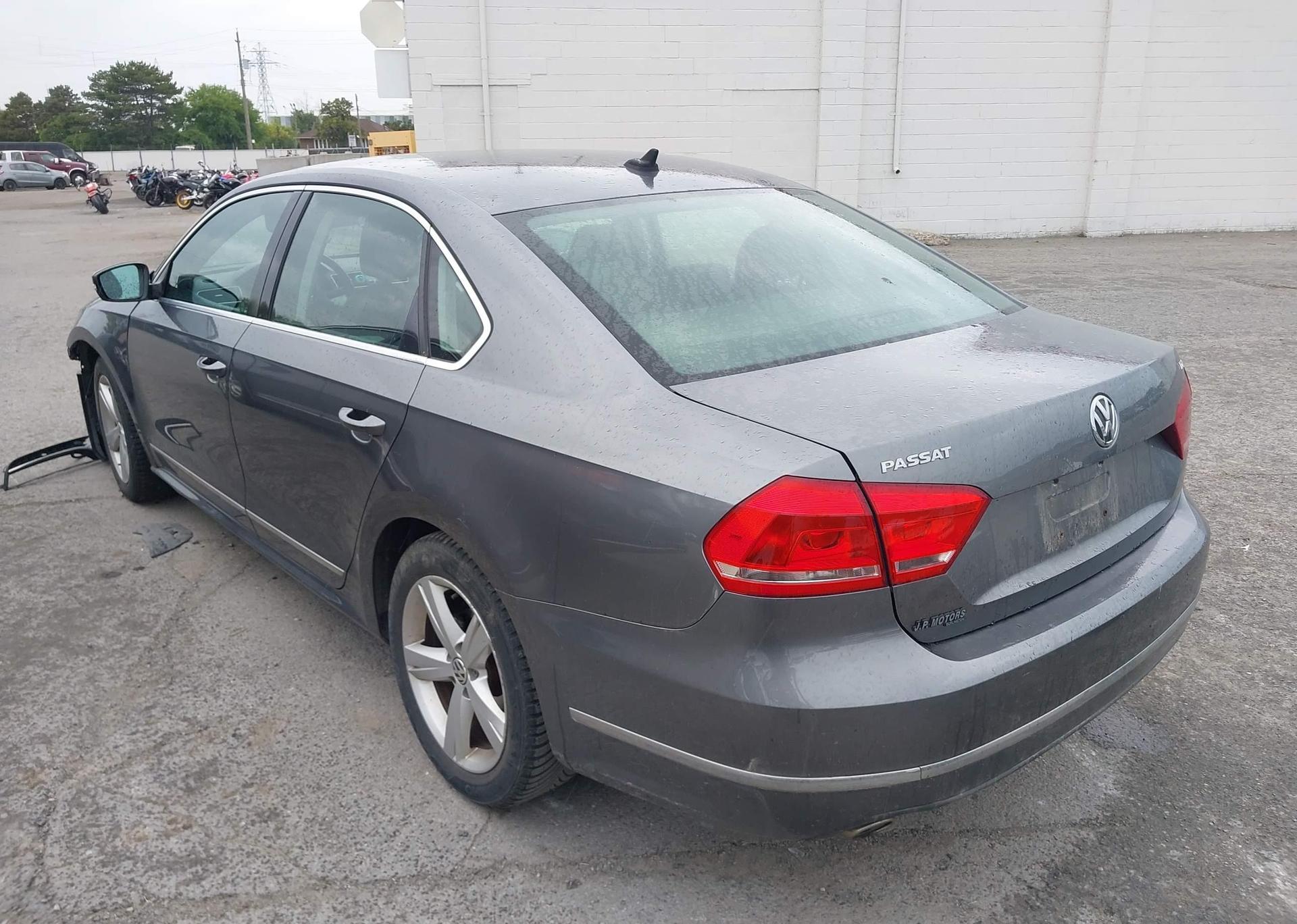 2013 VOLKSWAGEN PASSAT SE