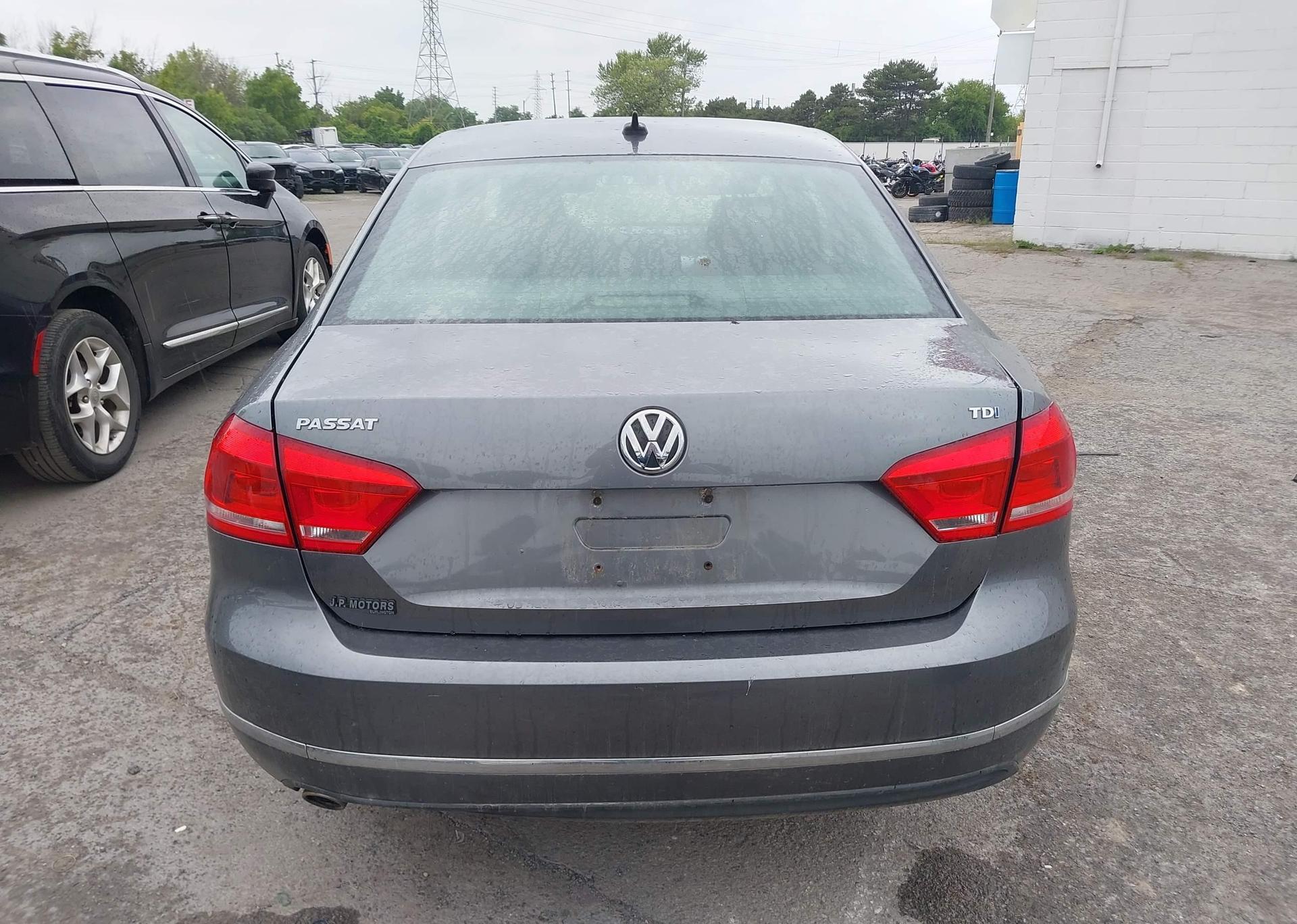 2013 VOLKSWAGEN PASSAT SE