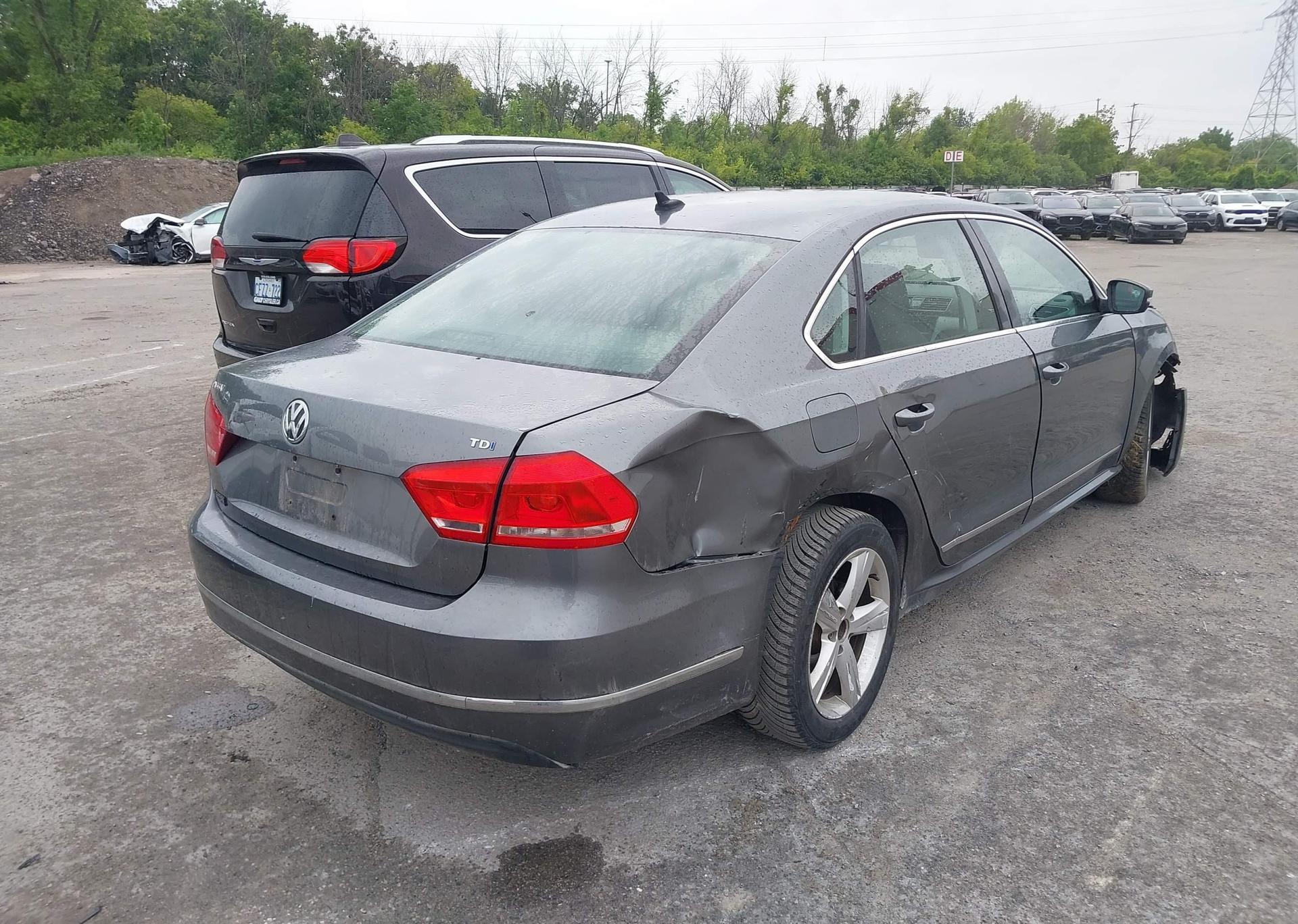 2013 VOLKSWAGEN PASSAT SE