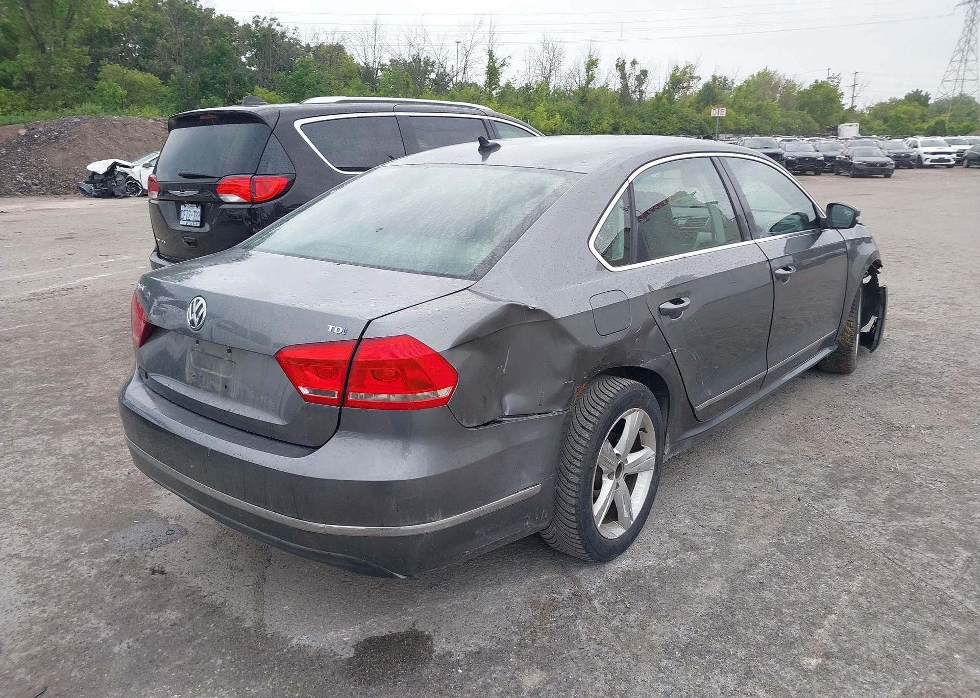 2013 VOLKSWAGEN PASSAT SE