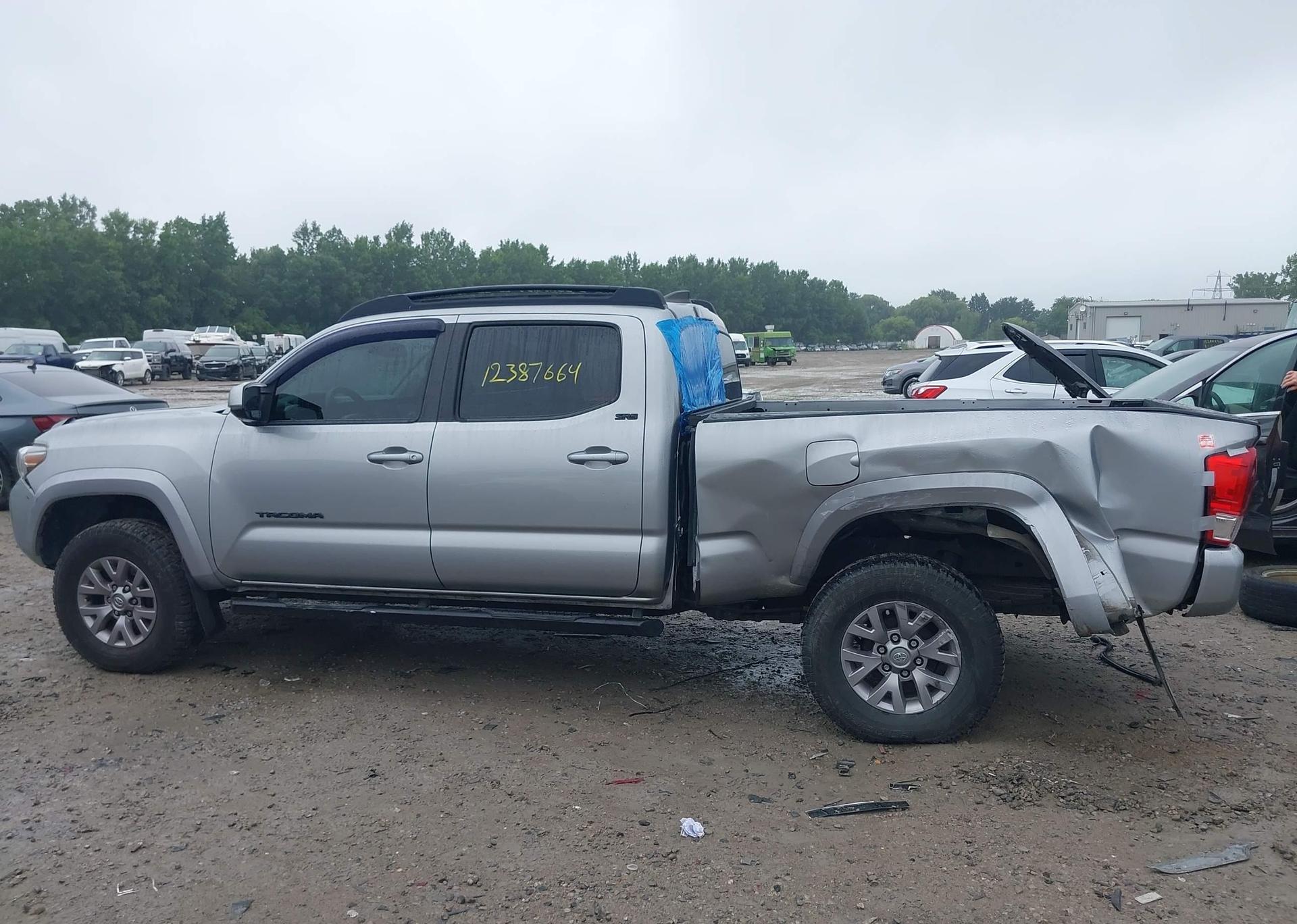 2016 TOYOTA TACOMA SR5