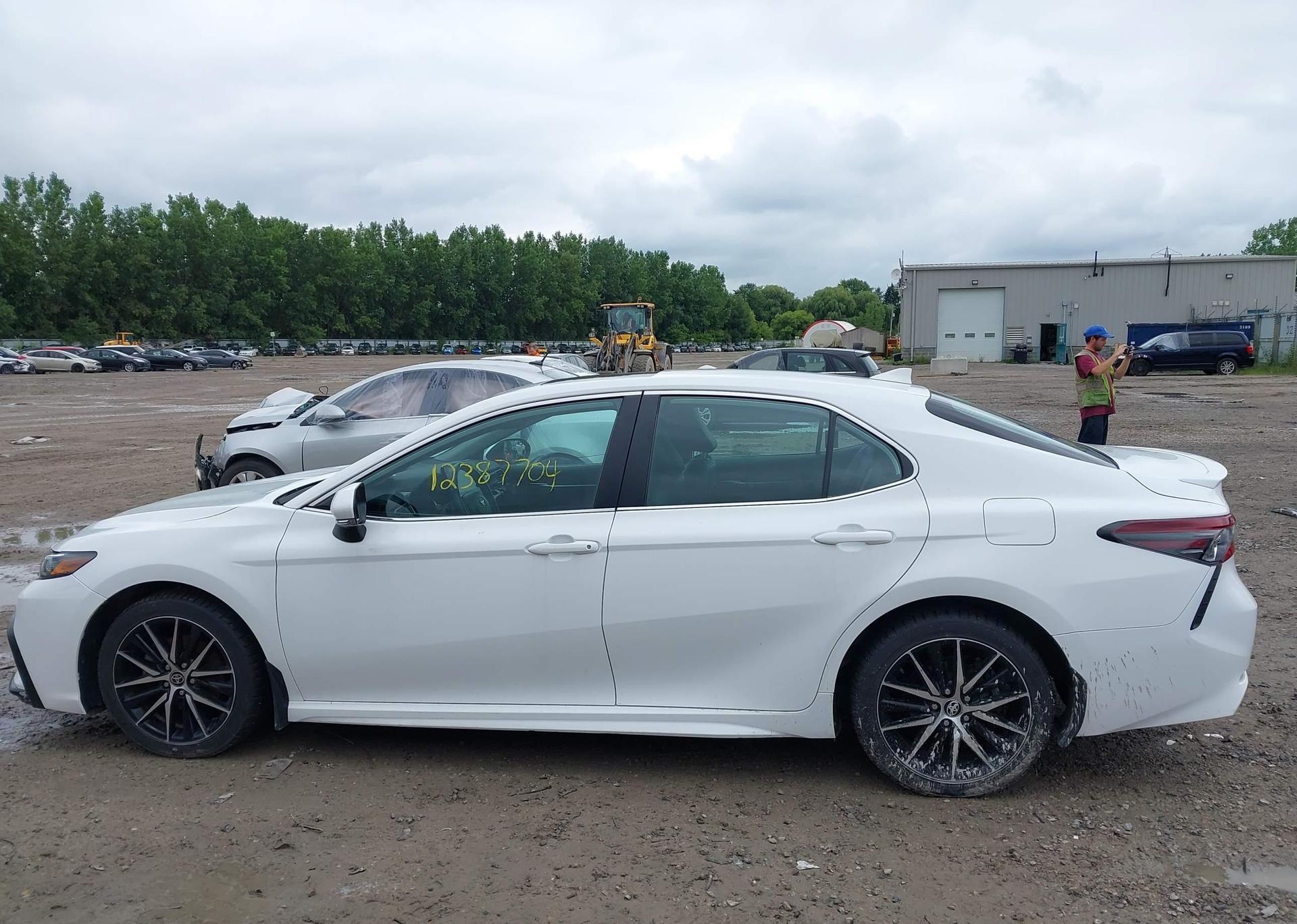 2023 TOYOTA CAMRY XLE