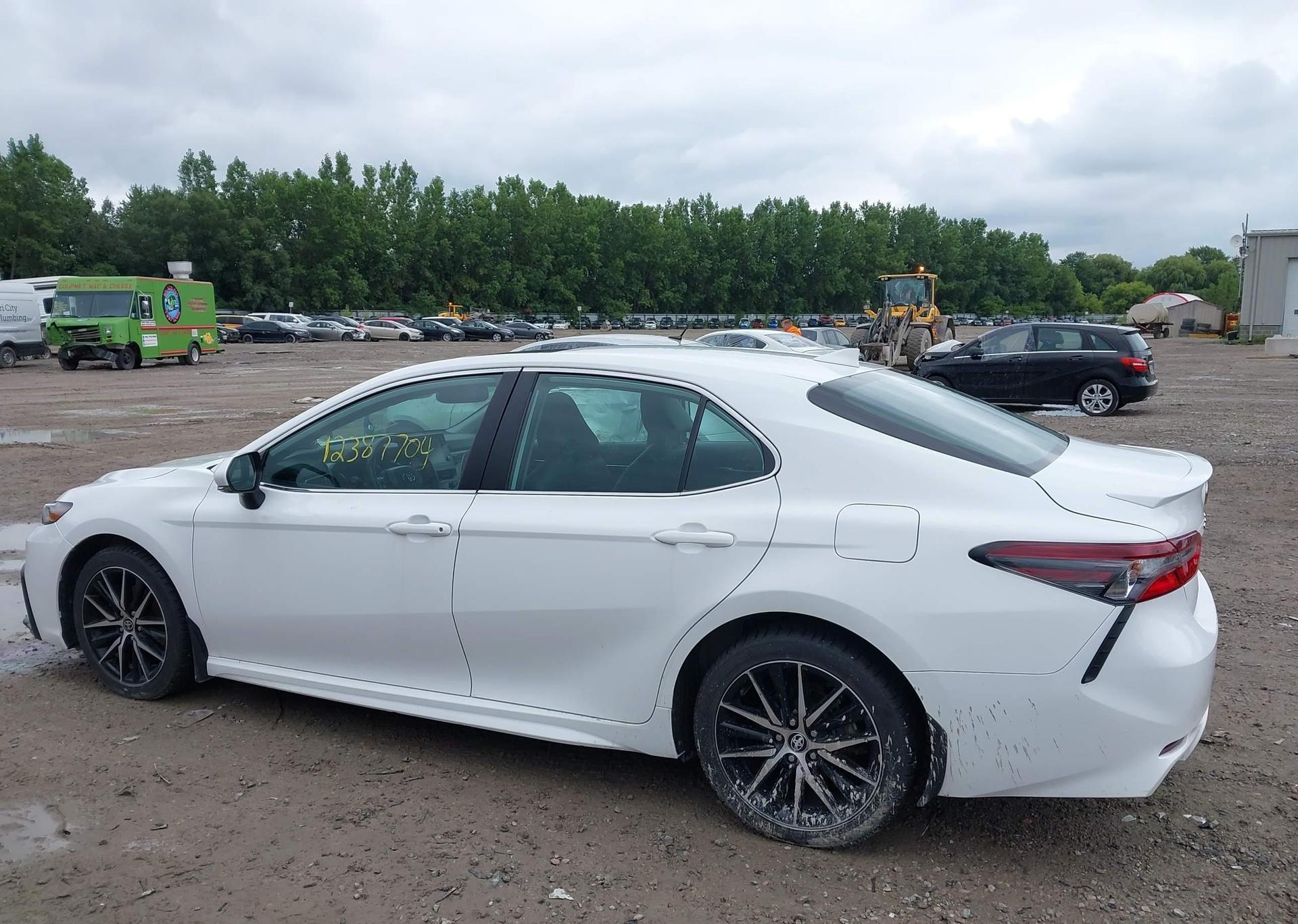 2023 TOYOTA CAMRY XLE