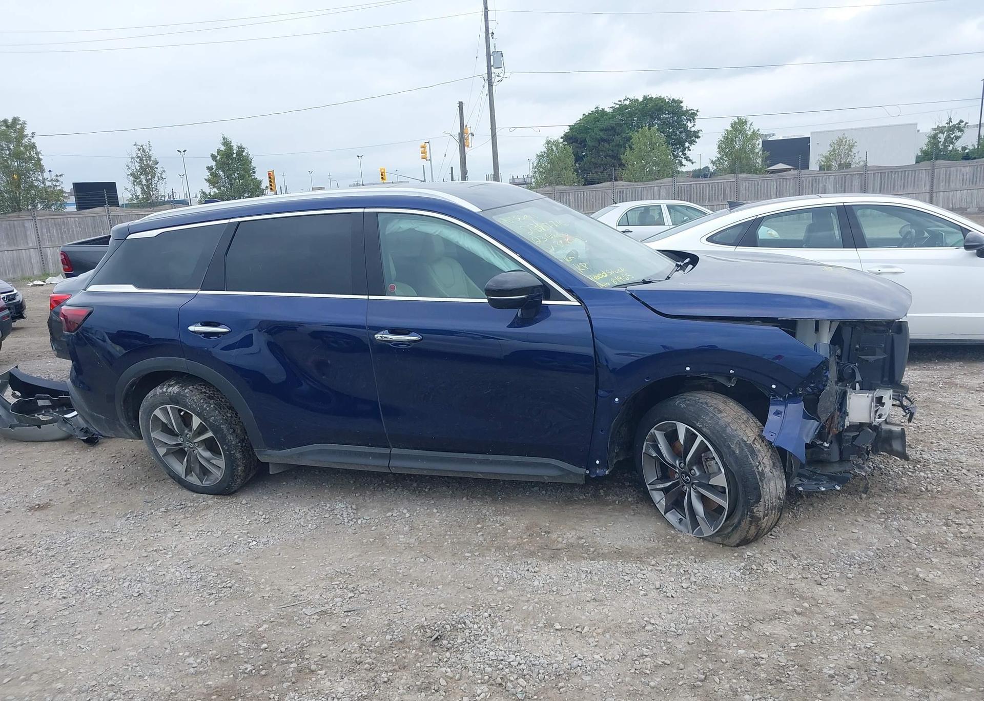2023 INFINITI QX60 LUXE