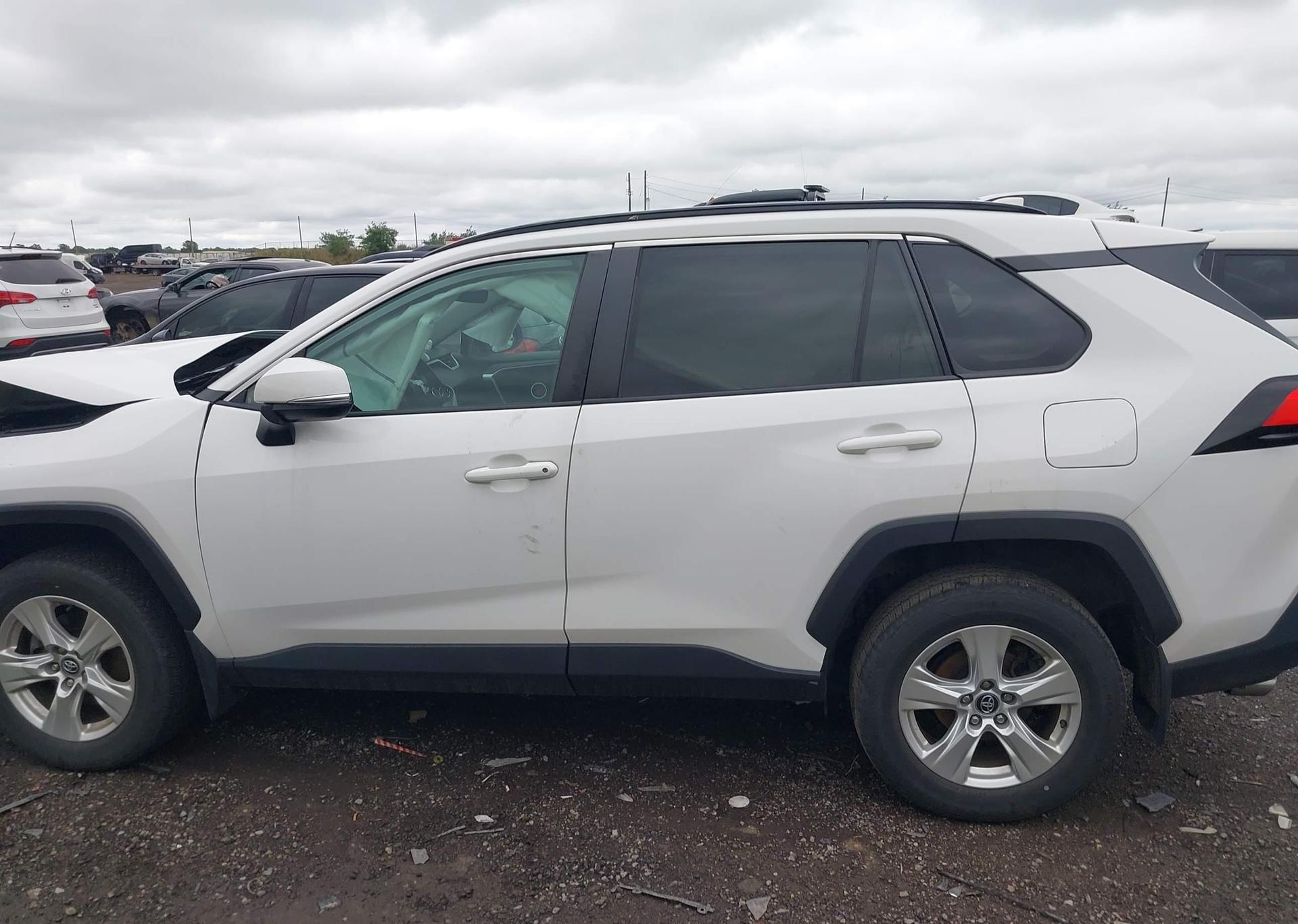 2019 TOYOTA RAV4 LE