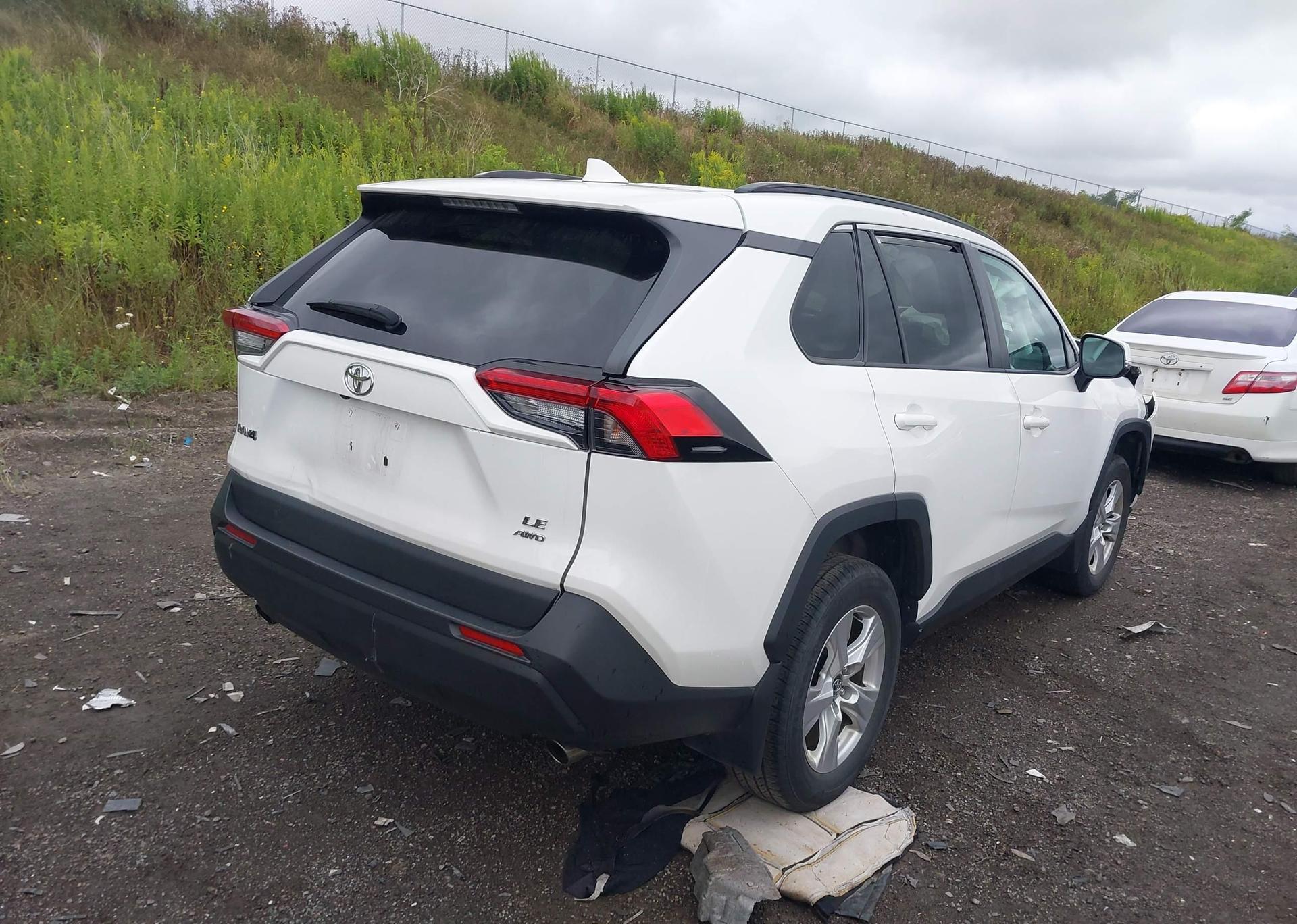 2019 TOYOTA RAV4 LE