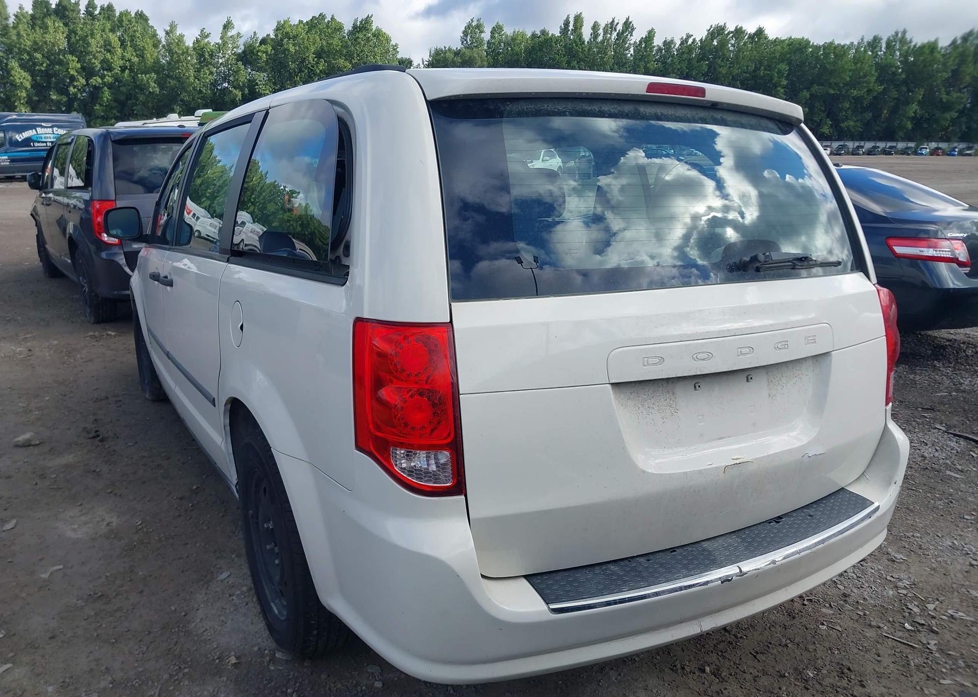 2011 DODGE GRAND CARAVAN SE