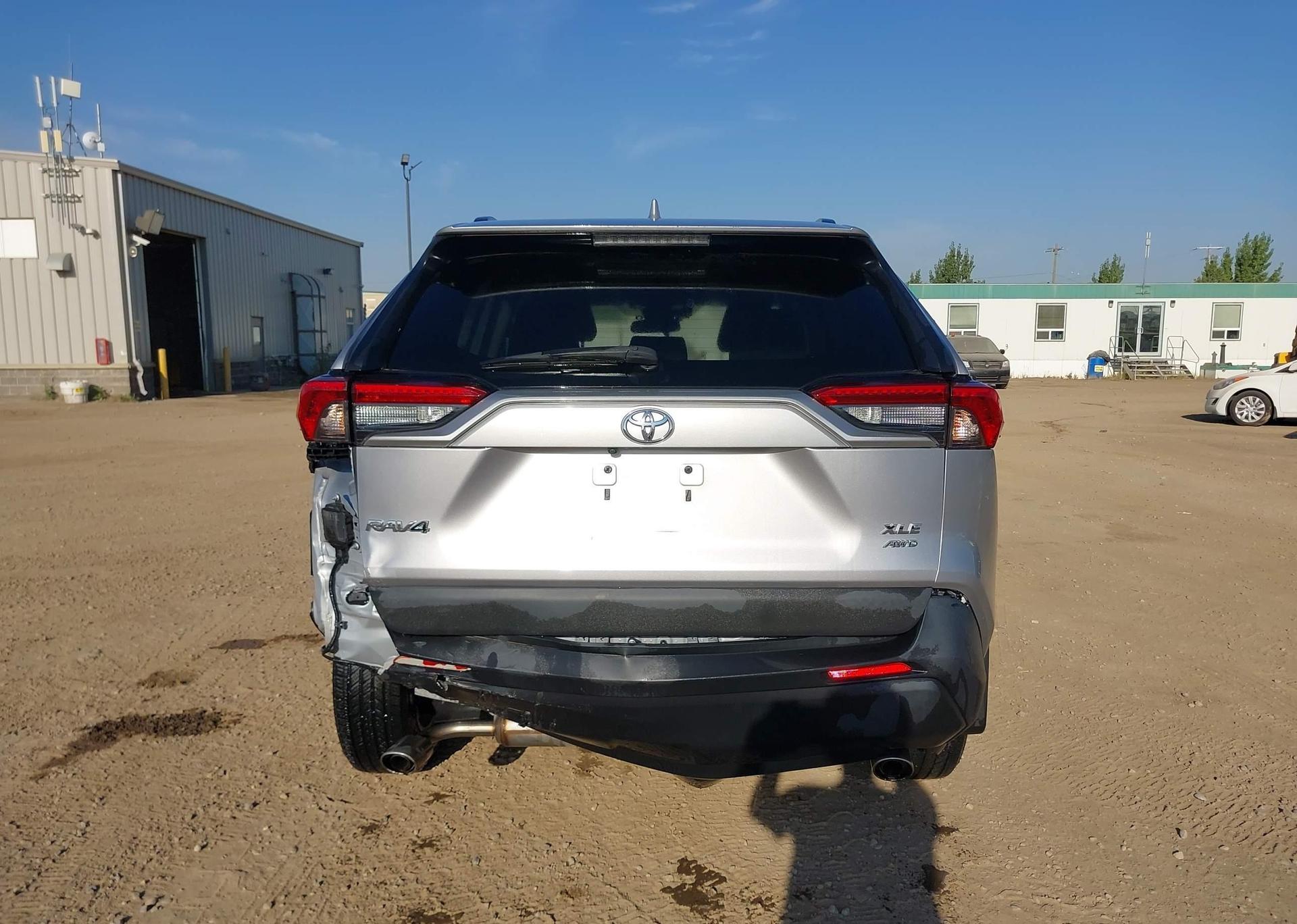 2019 TOYOTA RAV4 XLE