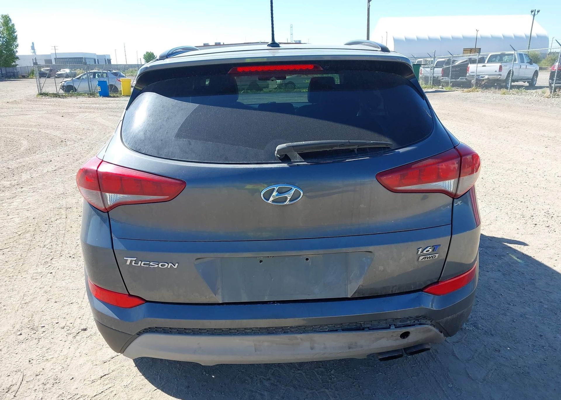 2017 HYUNDAI TUCSON SE
