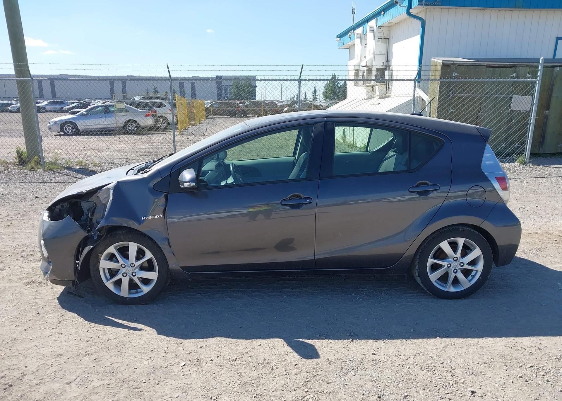 2013 TOYOTA Prius c