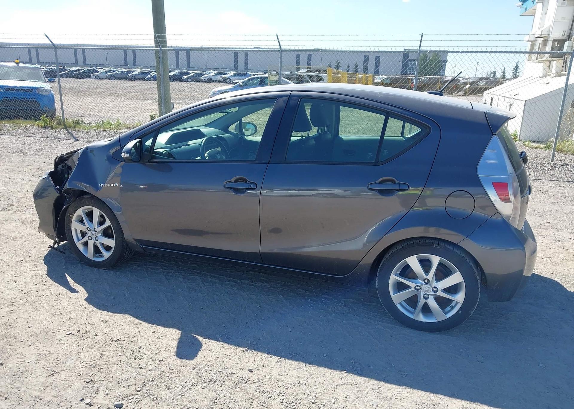 2013 TOYOTA Prius c