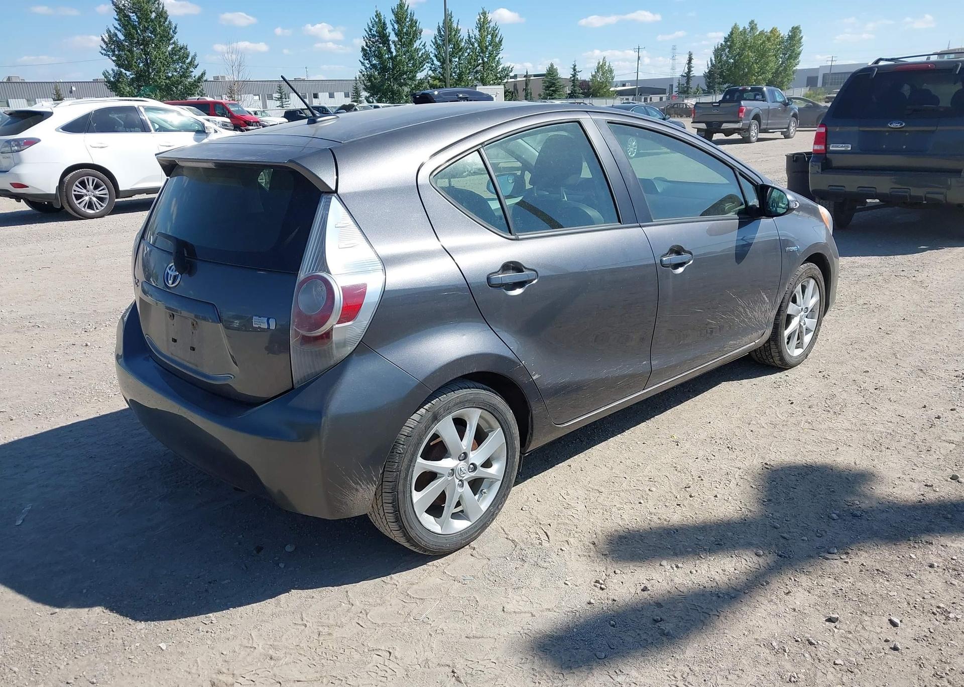 2013 TOYOTA Prius c