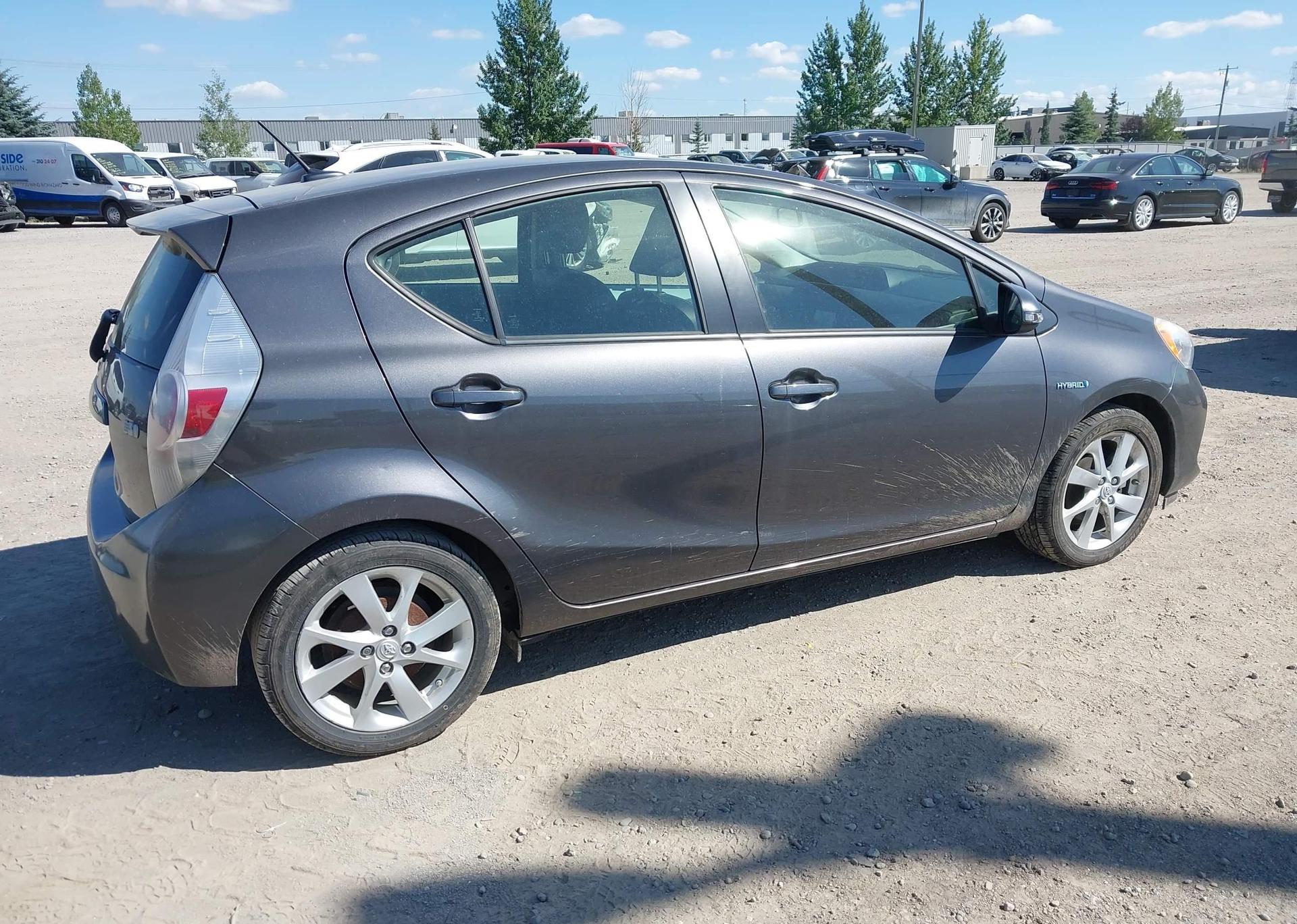 2013 TOYOTA Prius c