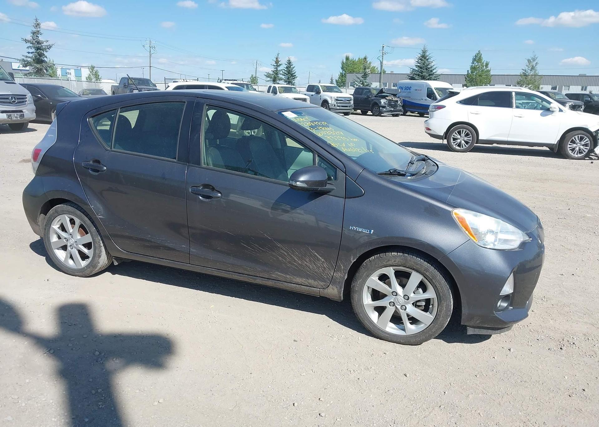 2013 TOYOTA Prius c