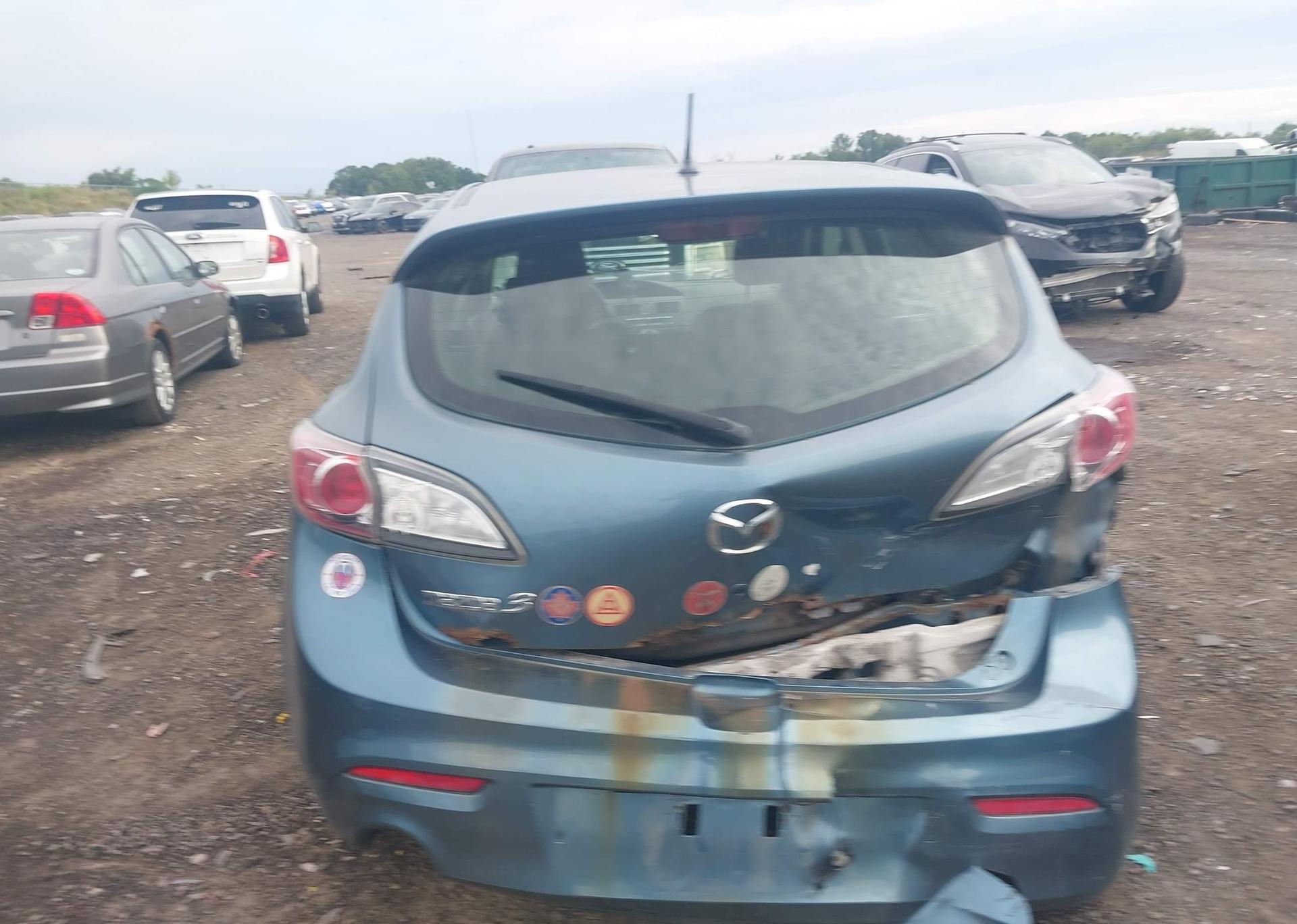 2011 MAZDA 3 I