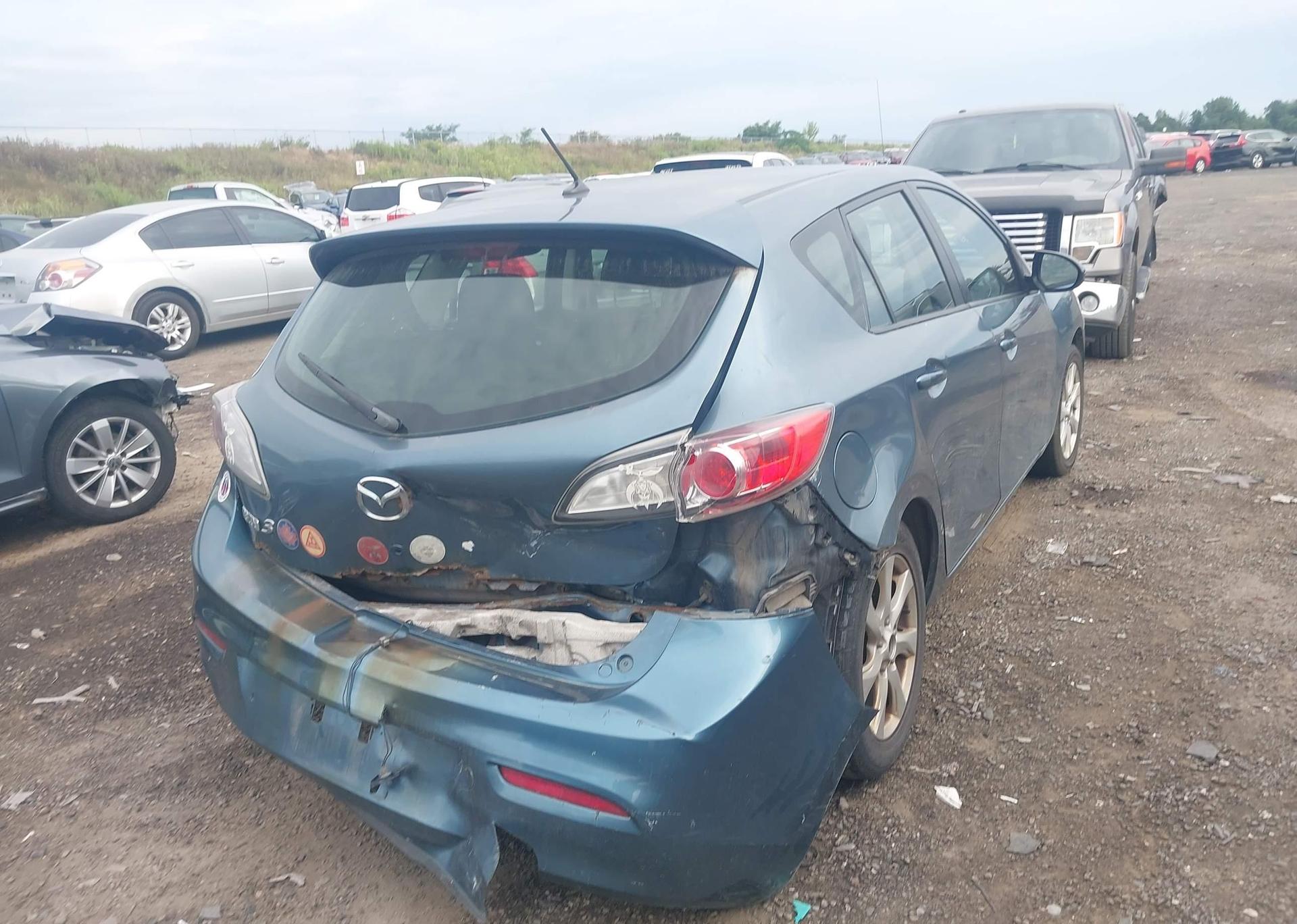 2011 MAZDA 3 I
