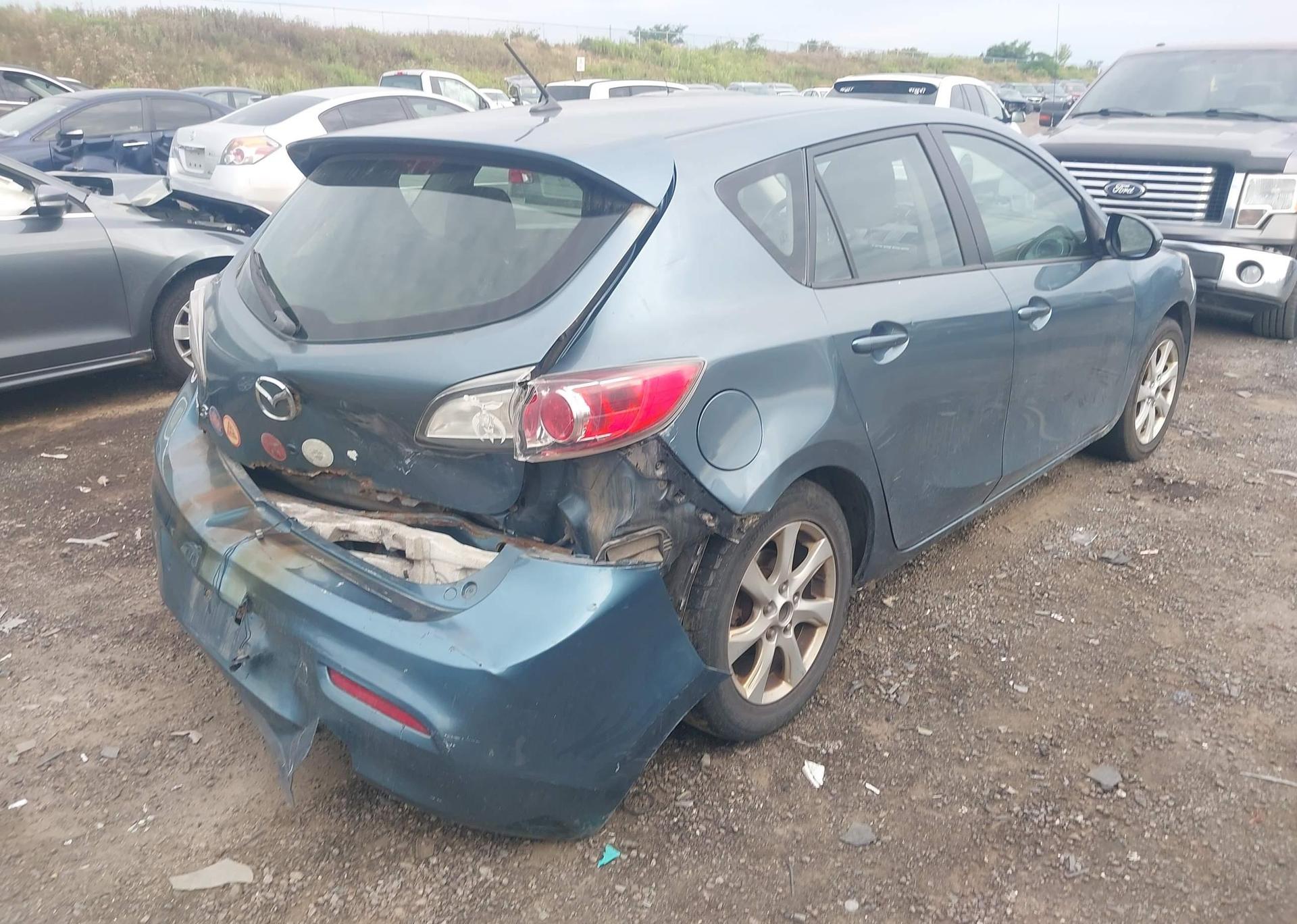 2011 MAZDA 3 I