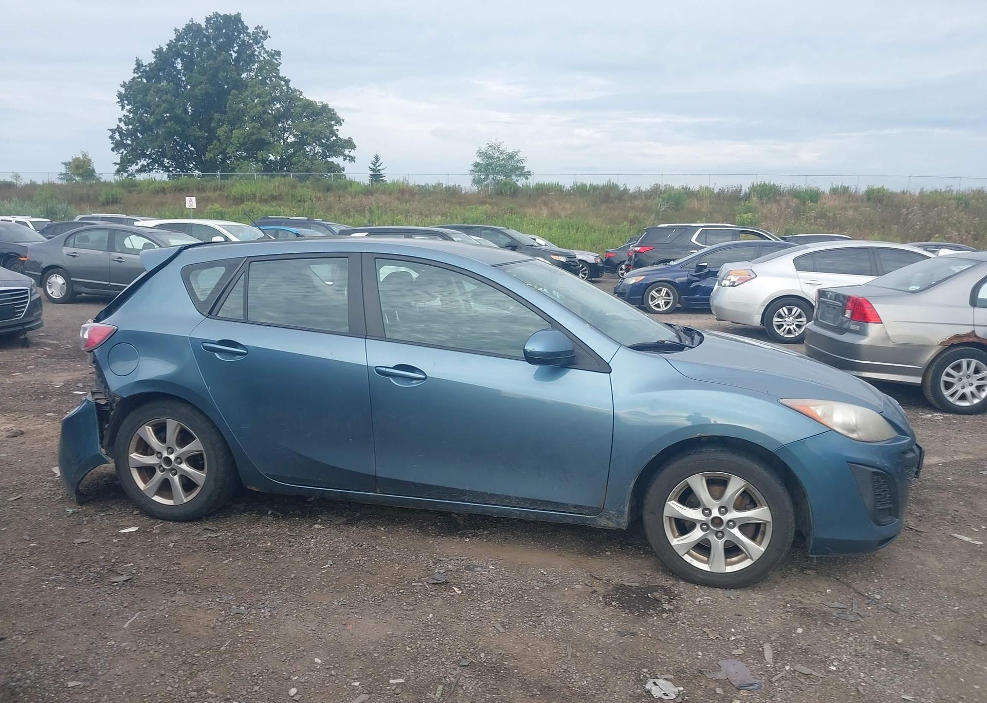 2011 MAZDA 3 I