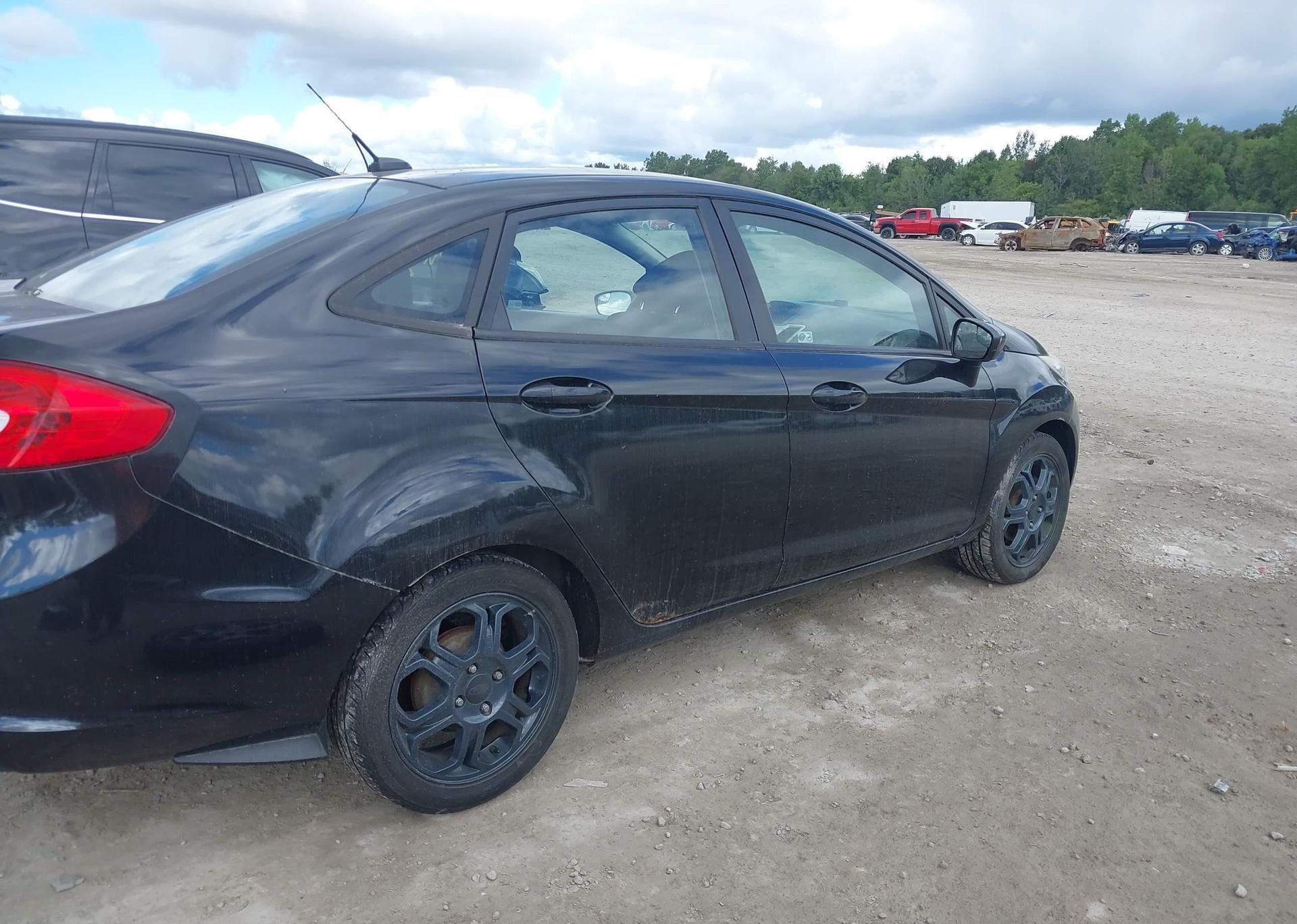 2013 FORD FIESTA SE