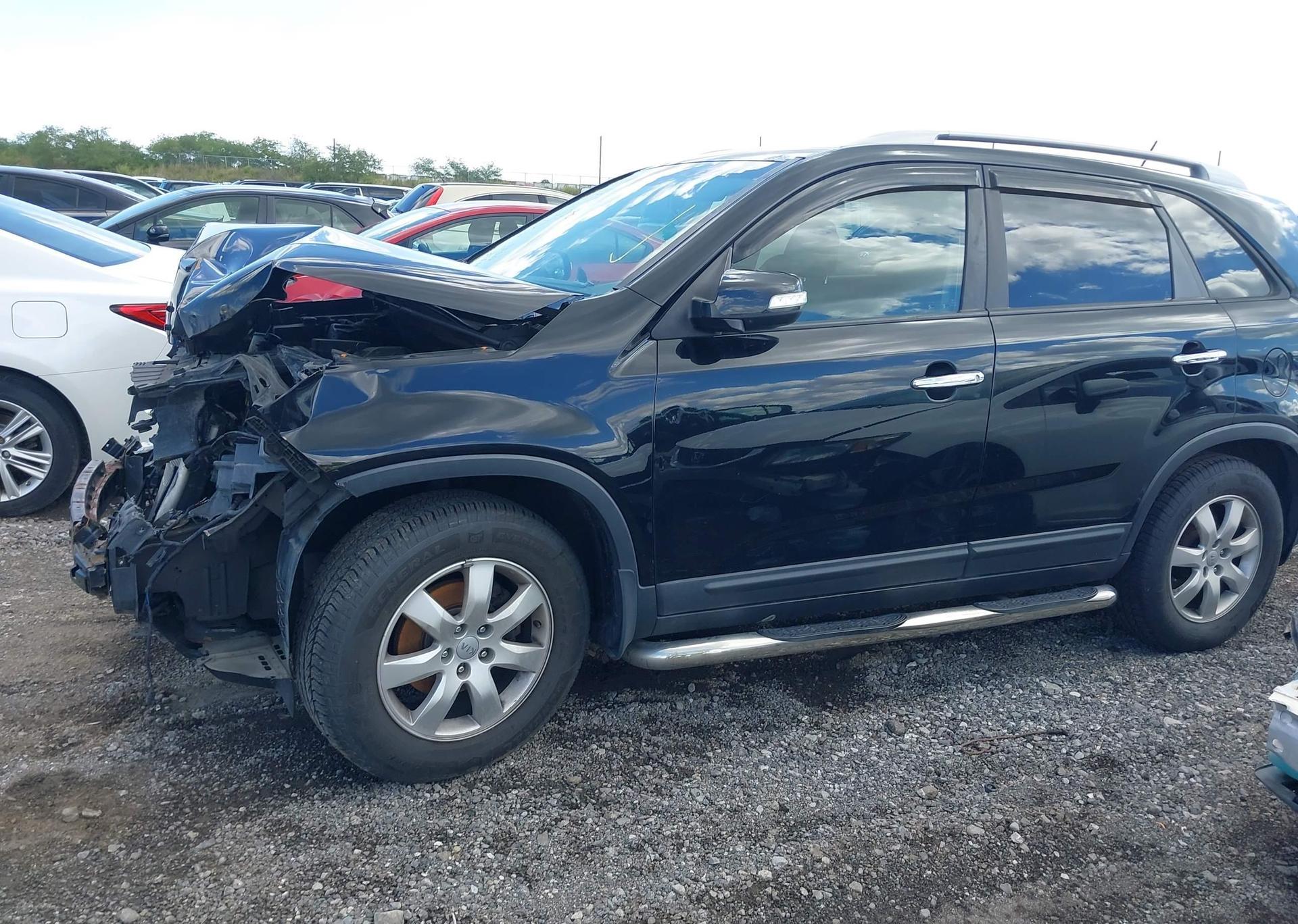 2013 KIA SORENTO LX