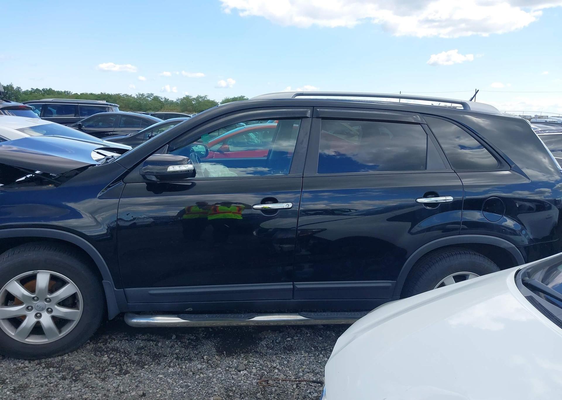 2013 KIA SORENTO LX