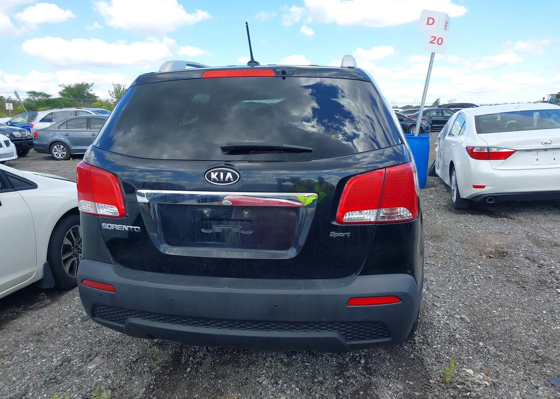 2013 KIA SORENTO LX