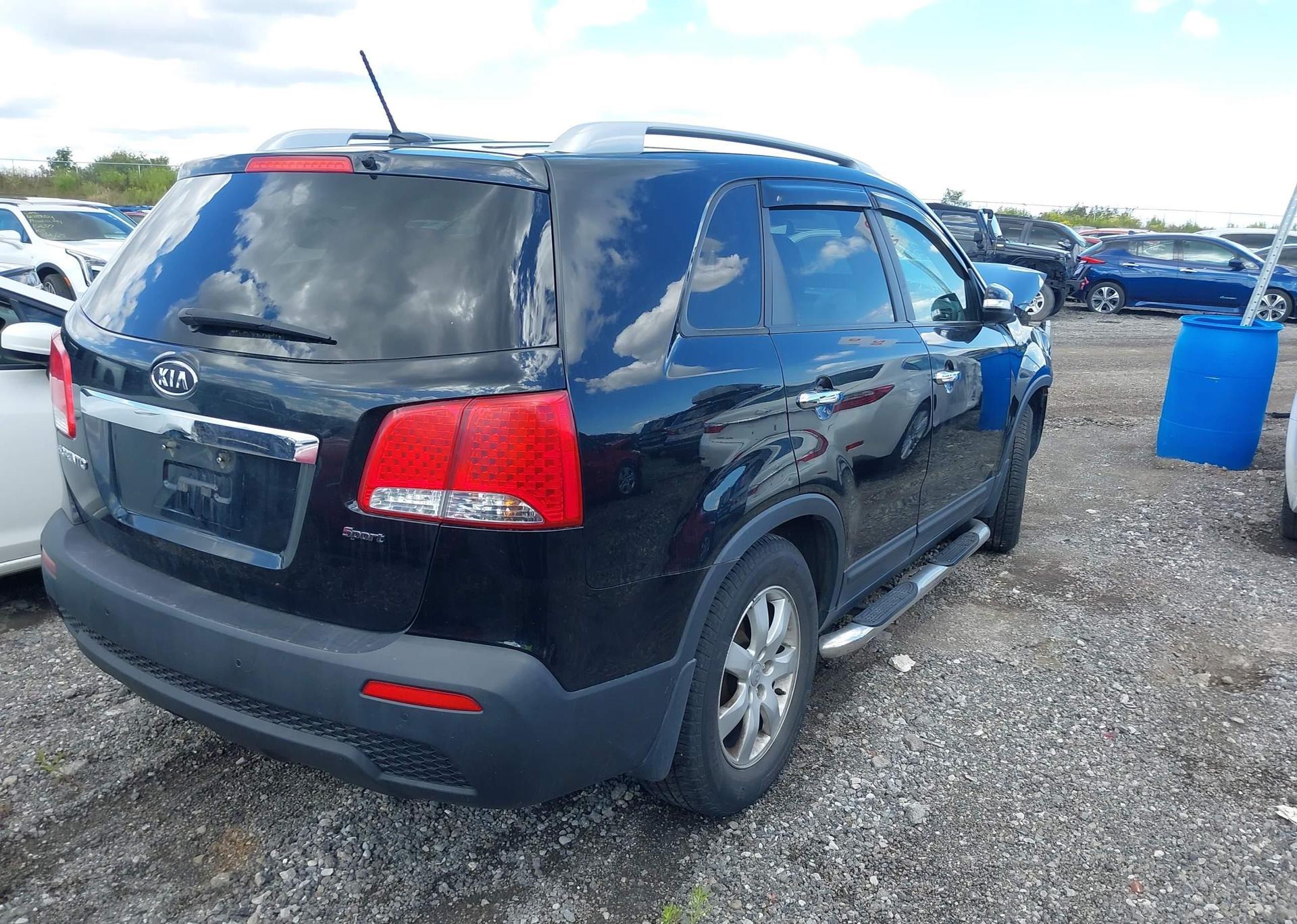 2013 KIA SORENTO LX