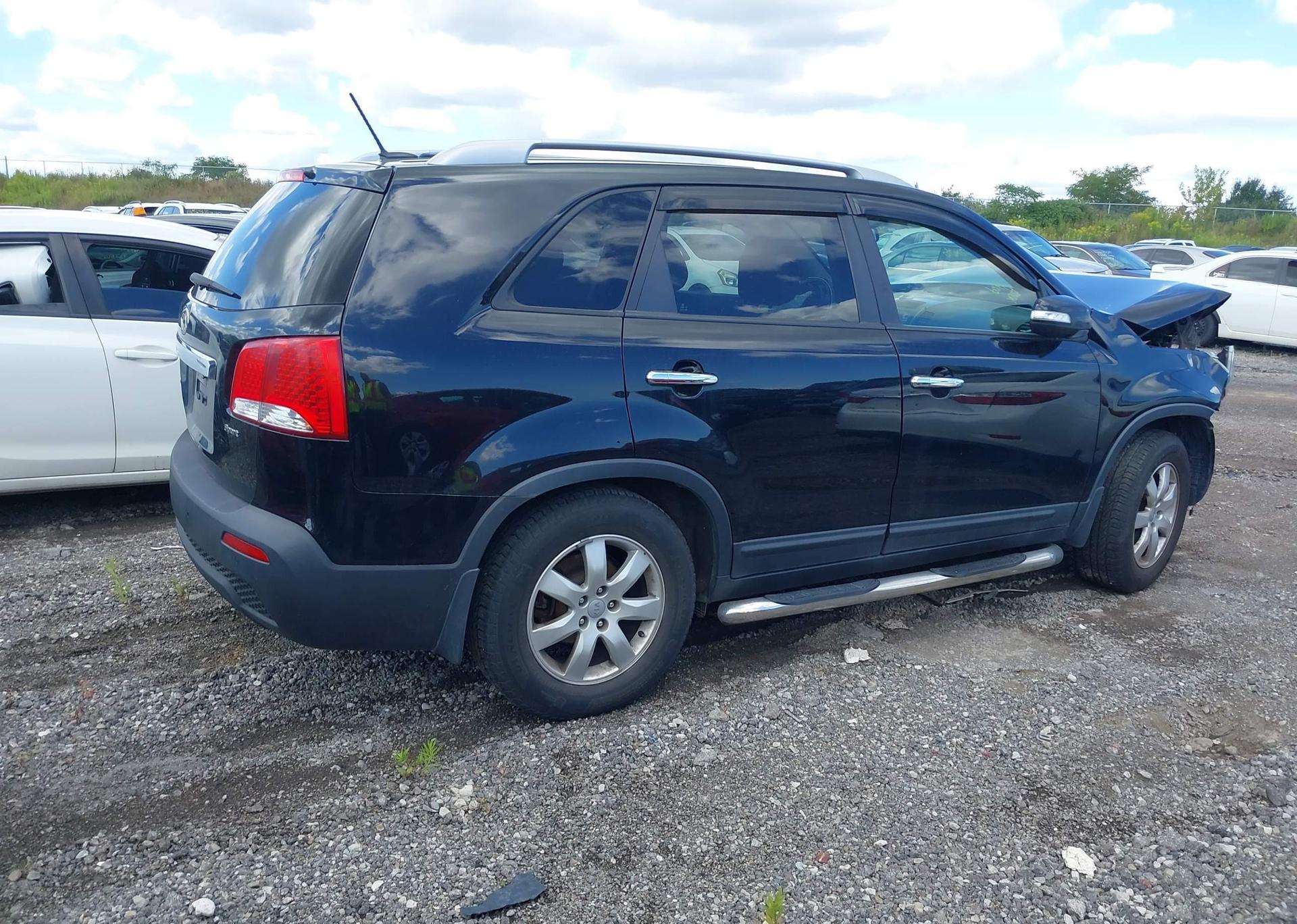 2013 KIA SORENTO LX