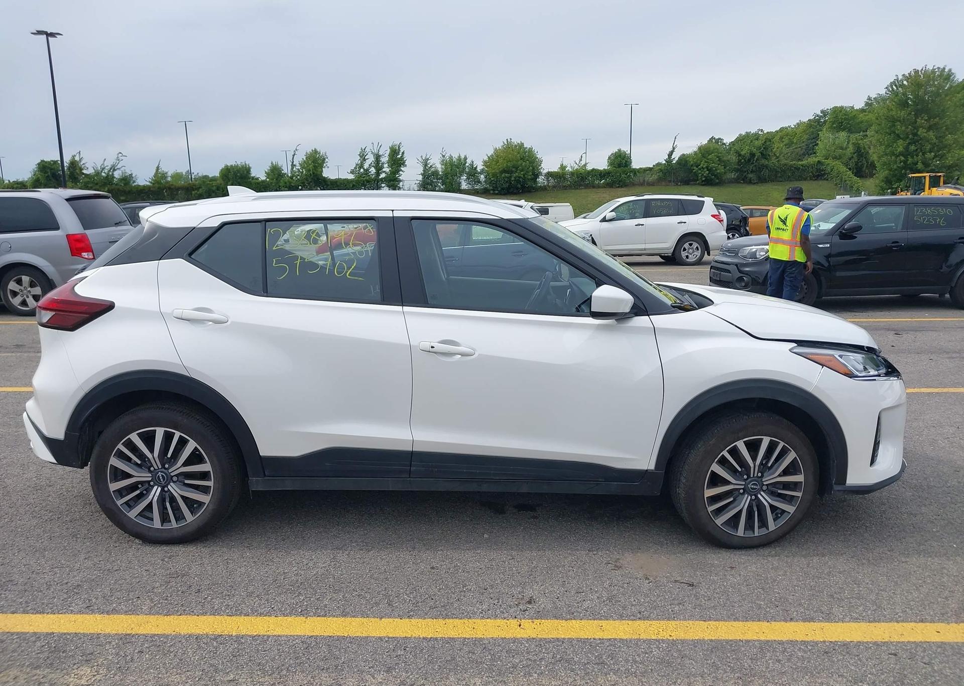 2024 NISSAN KICKS SV
