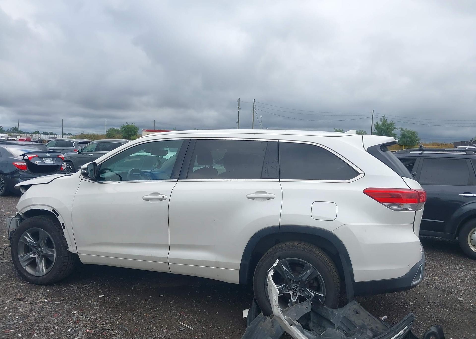 2018 TOYOTA HIGHLANDER LIMITED